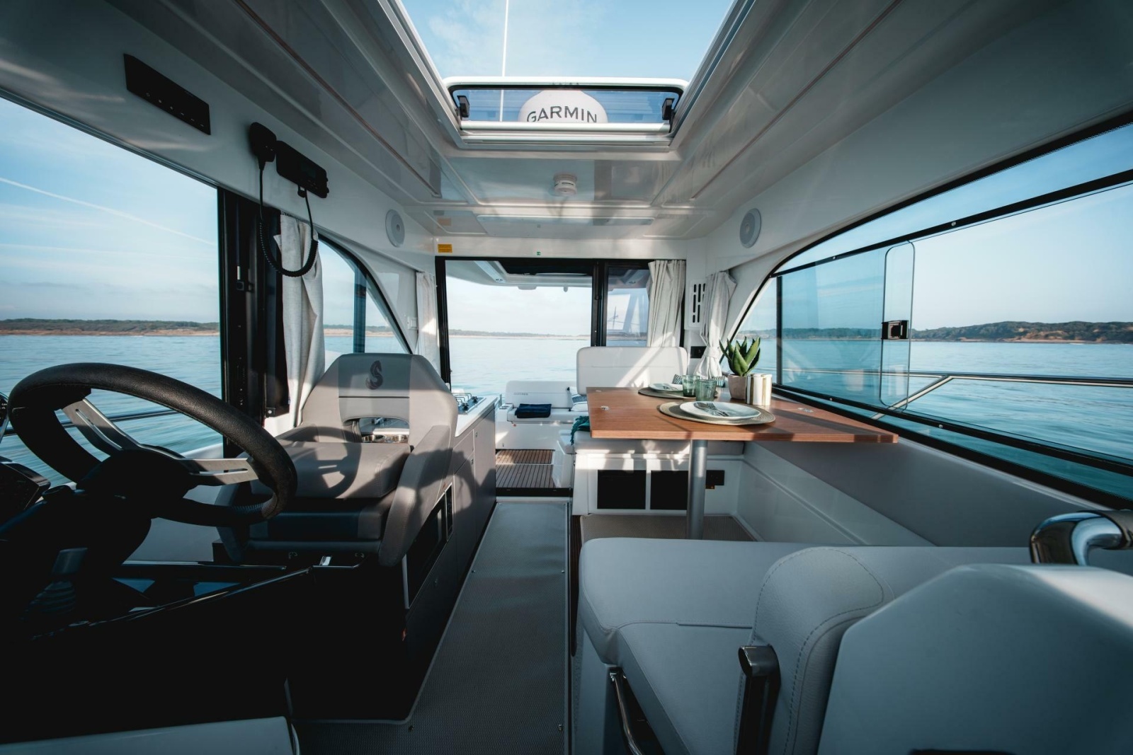 2027 Beneteau Antares 9