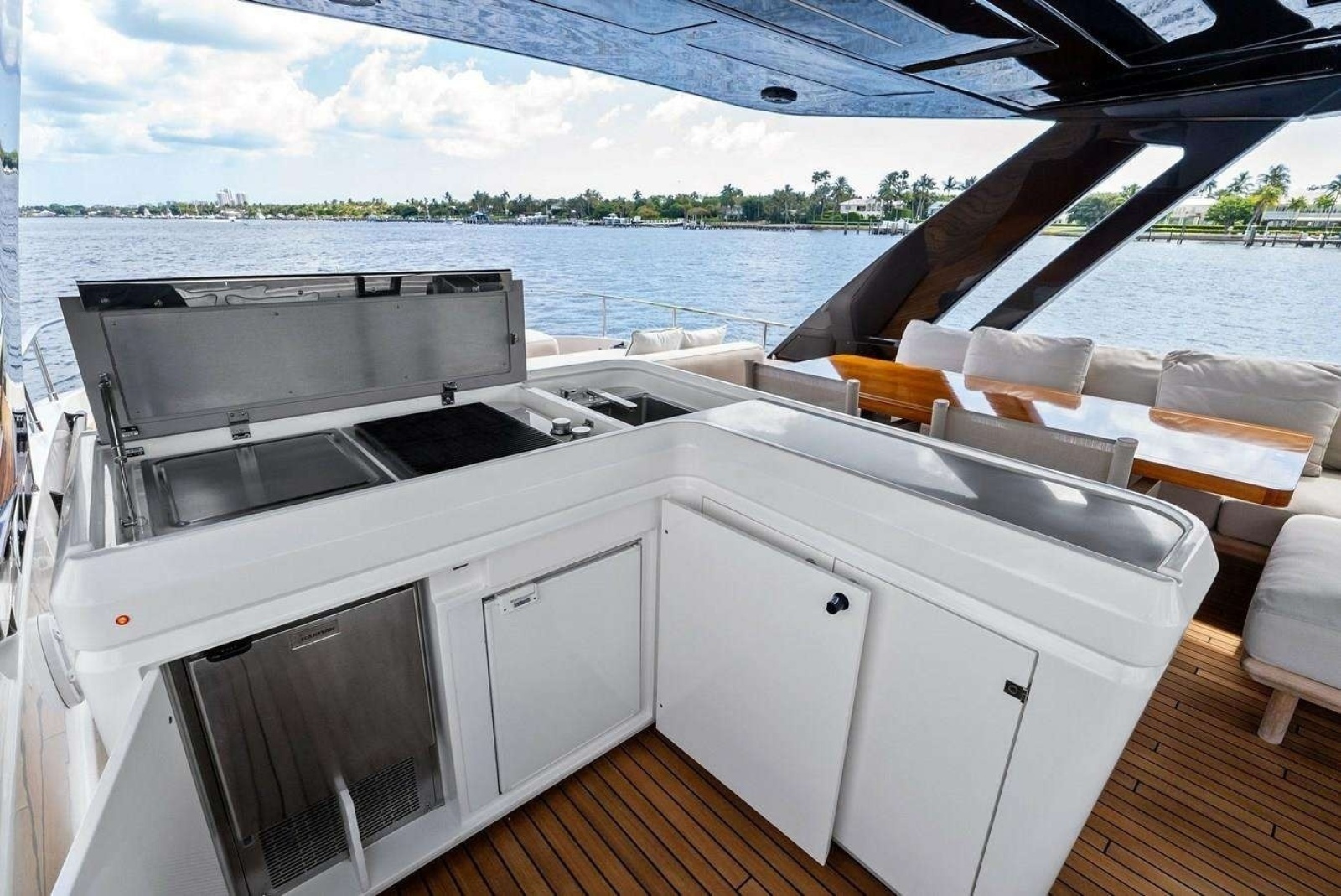 ALVEARE 78ft Ferretti Yachts Yacht For Sale