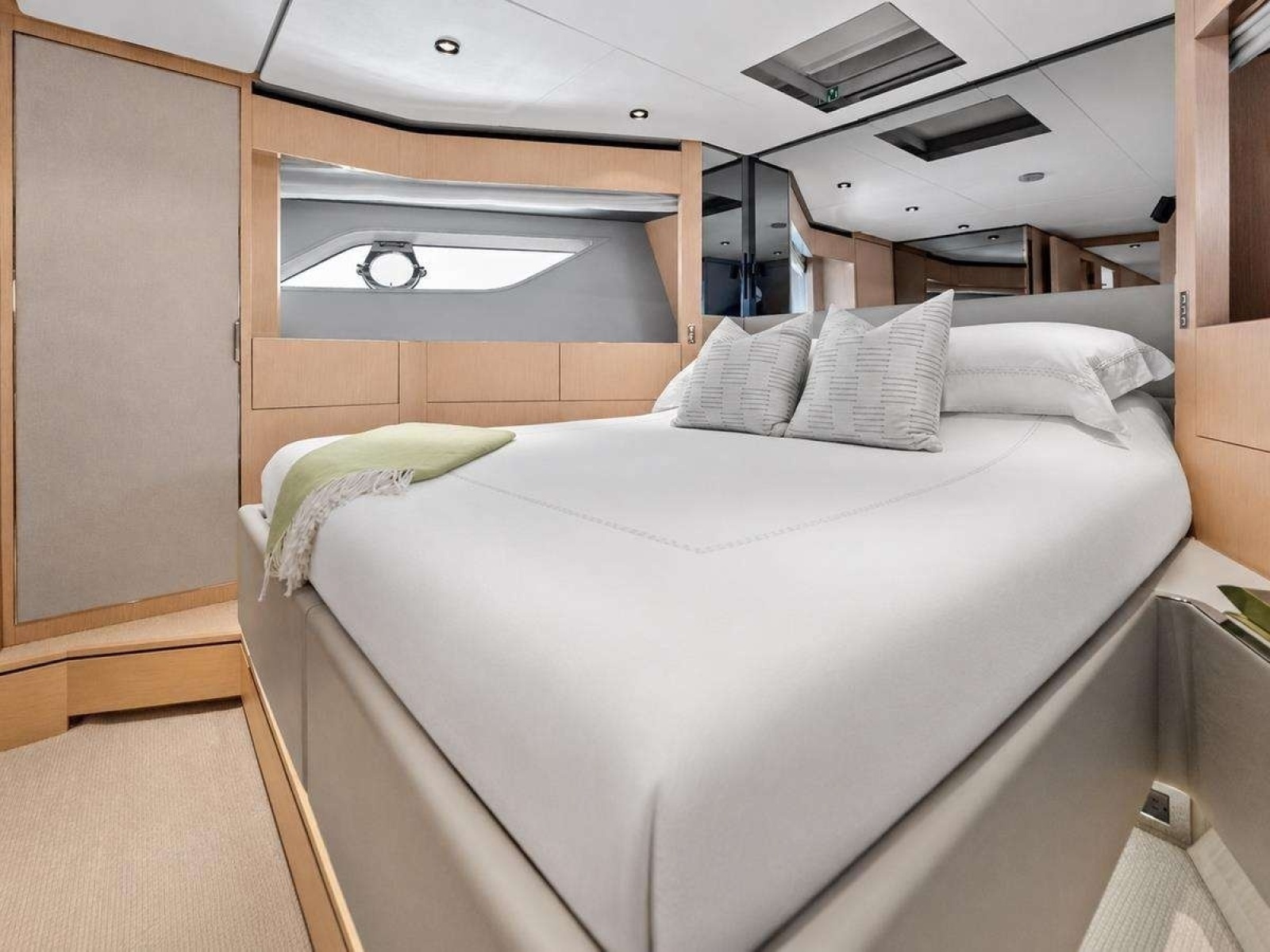ALVEARE 78ft Ferretti Yachts Yacht For Sale
