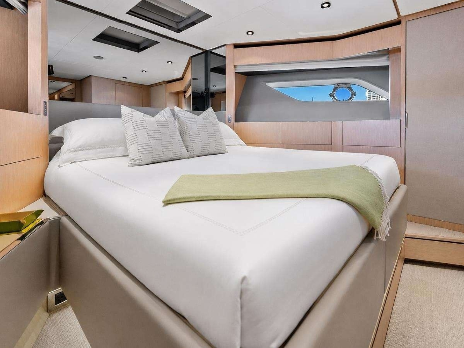 ALVEARE 78ft Ferretti Yachts Yacht For Sale
