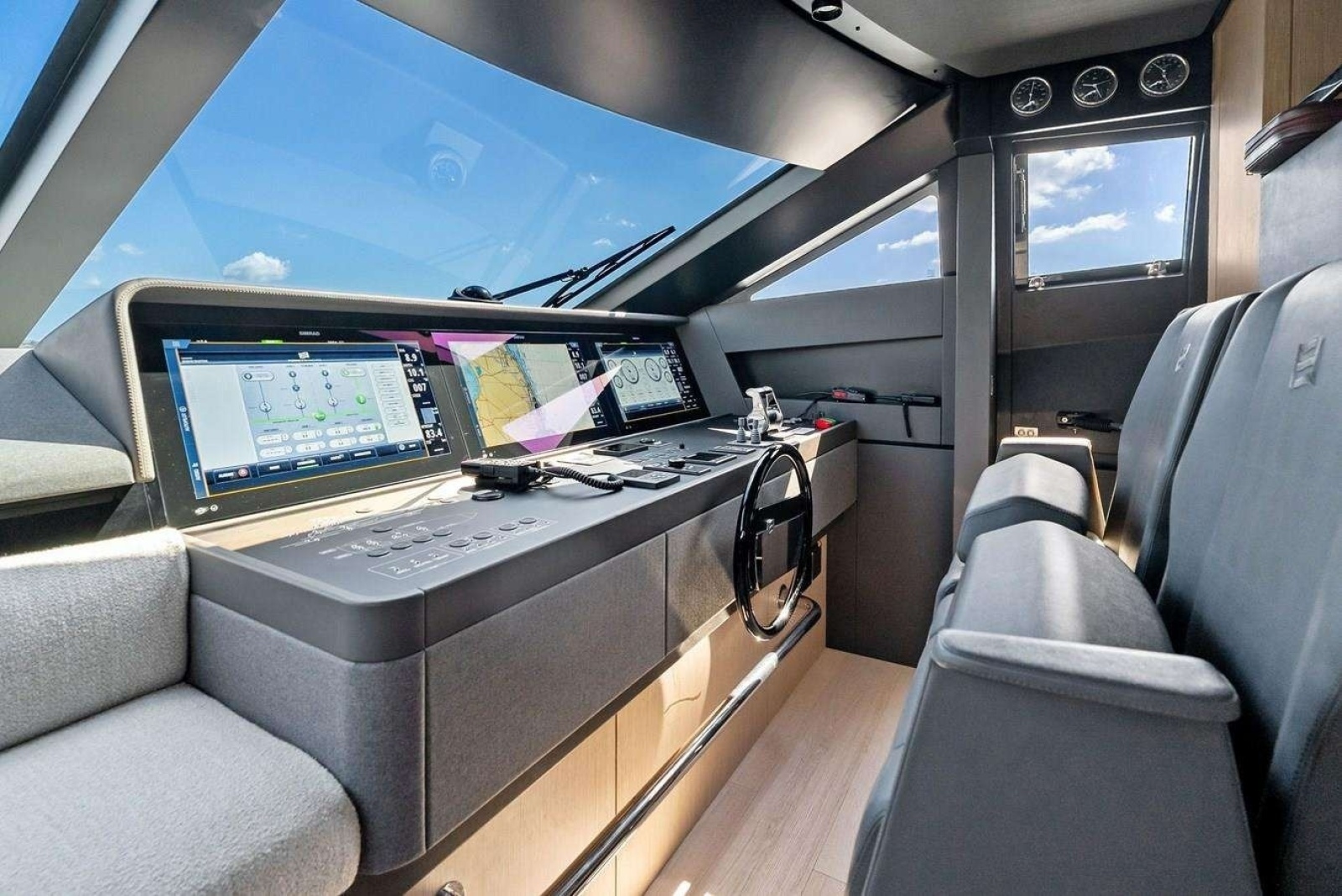 ALVEARE 78ft Ferretti Yachts Yacht For Sale