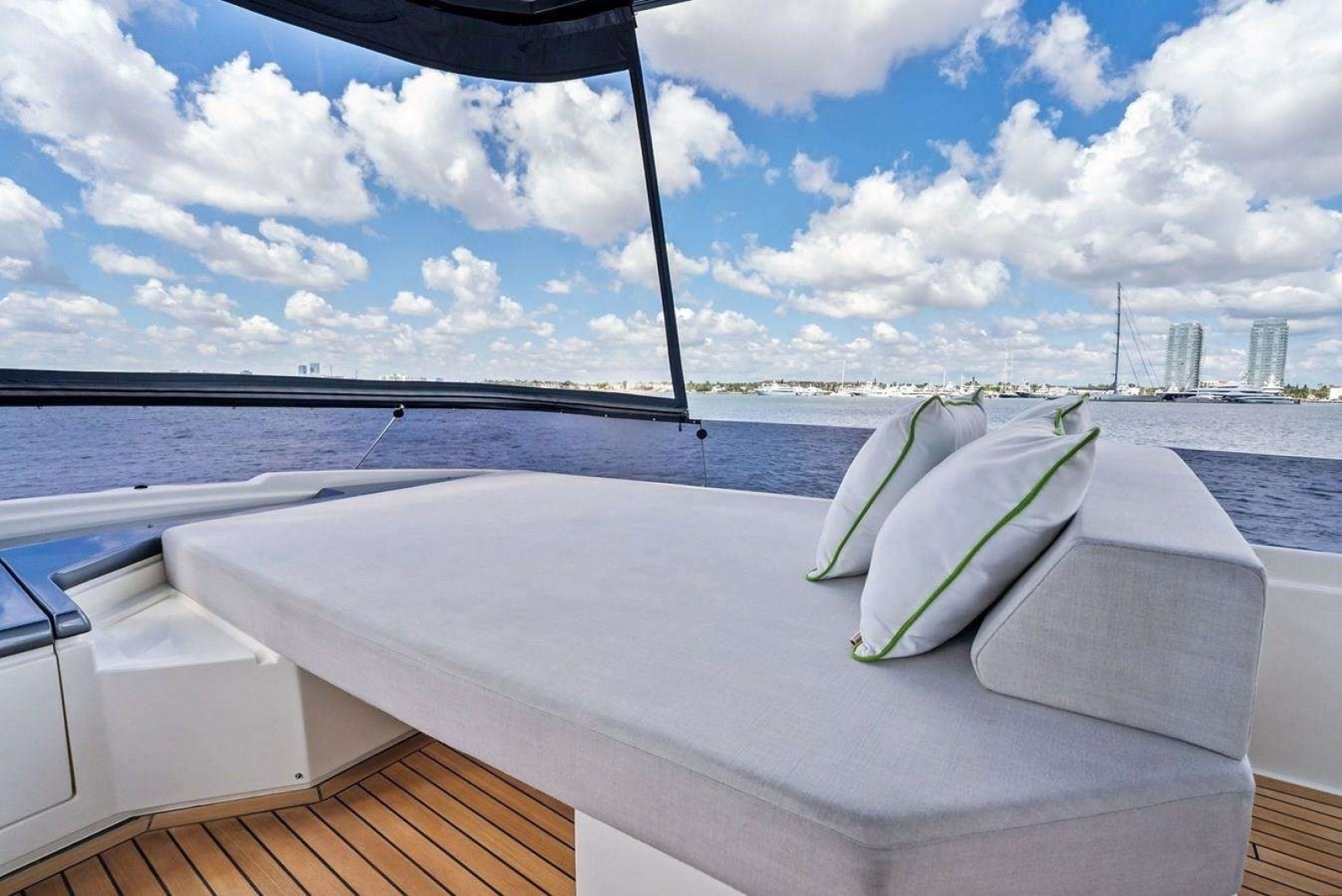 ALVEARE 78ft Ferretti Yachts Yacht For Sale
