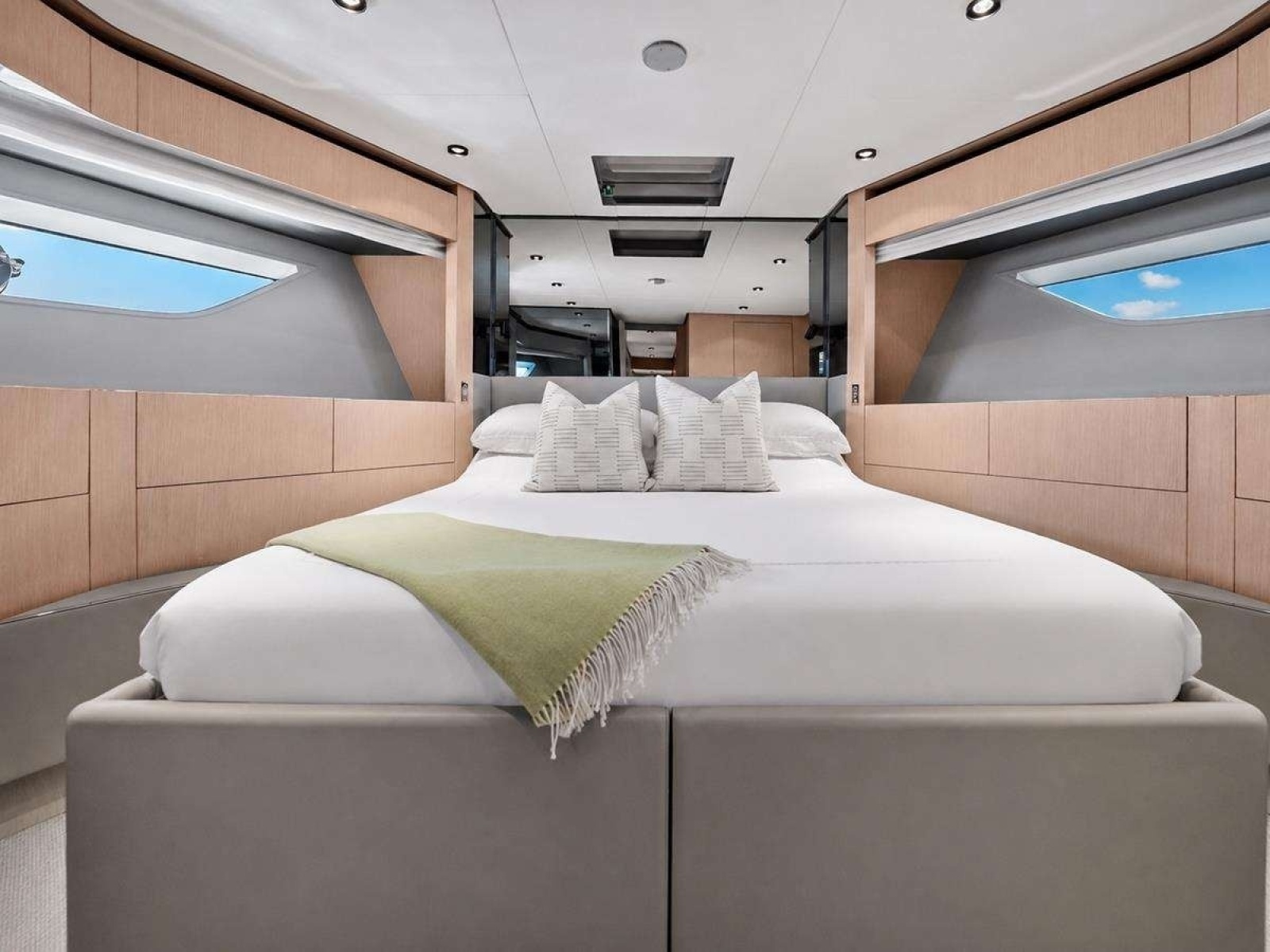 ALVEARE 78ft Ferretti Yachts Yacht For Sale