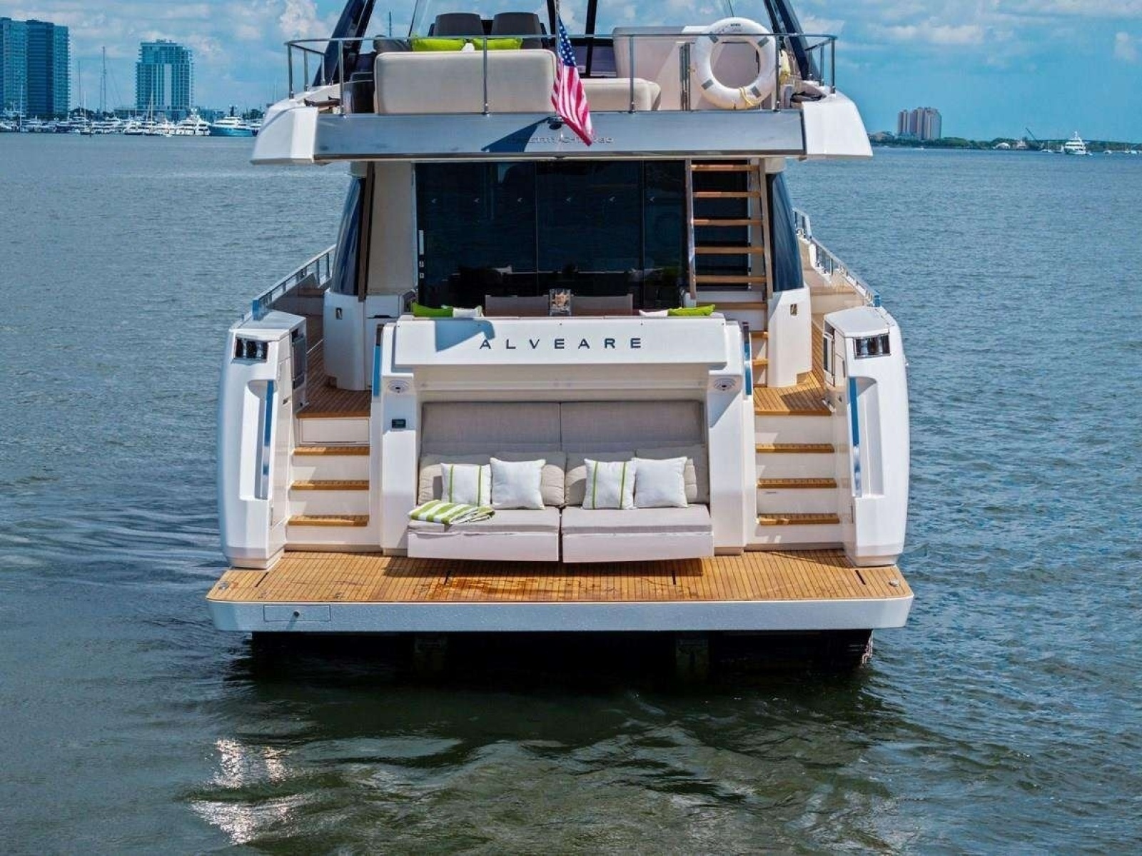 ALVEARE 78ft Ferretti Yachts Yacht For Sale