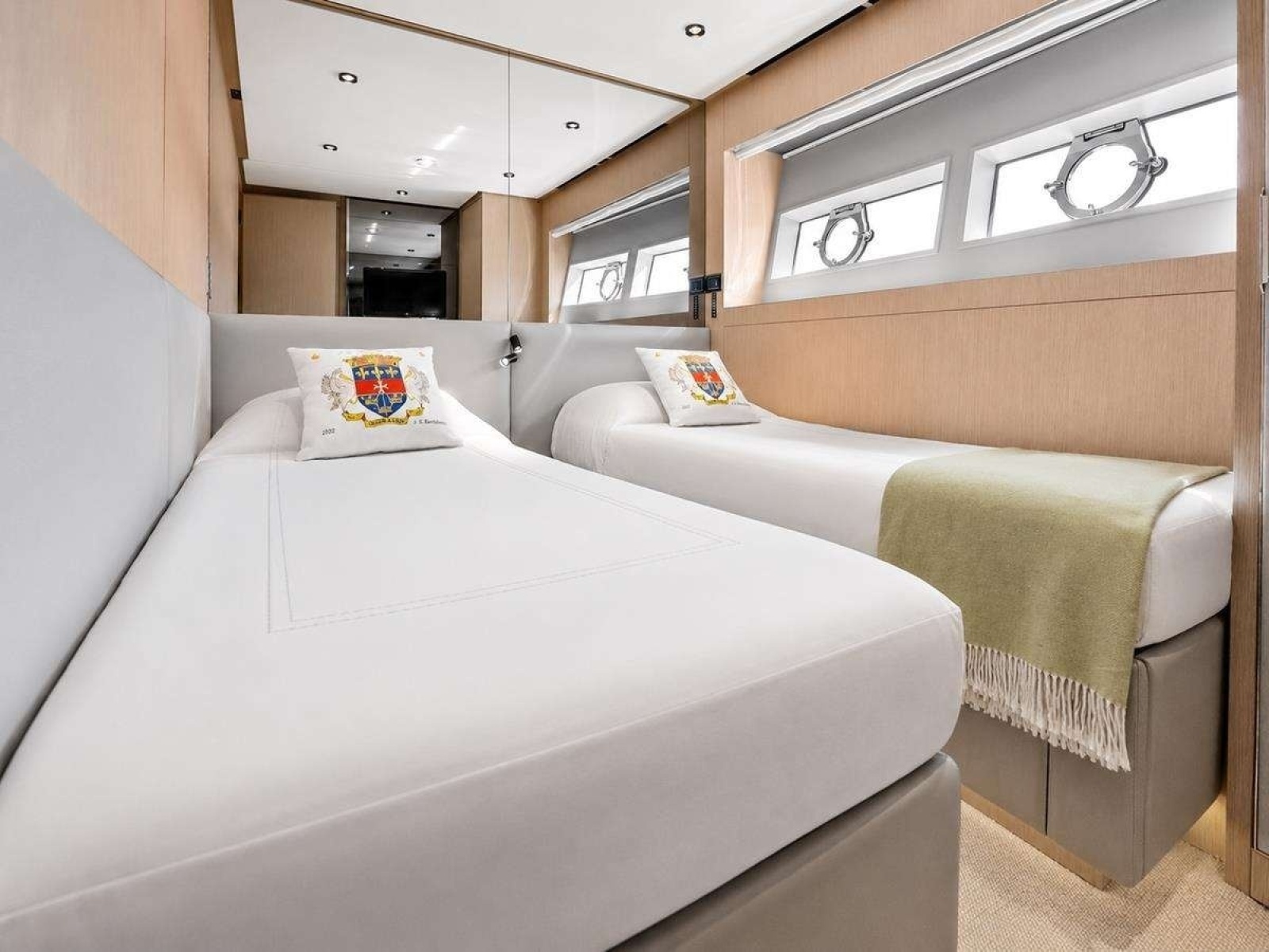 ALVEARE 78ft Ferretti Yachts Yacht For Sale