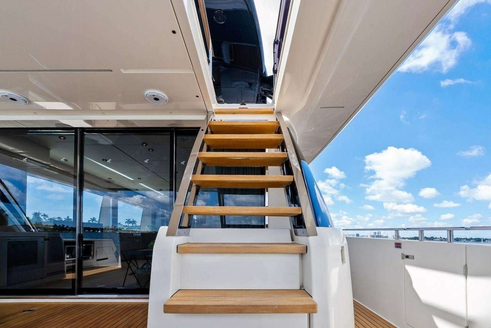 ALVEARE 78ft Ferretti Yachts Yacht For Sale