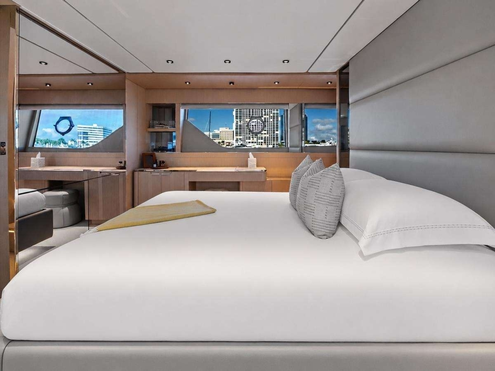 ALVEARE 78ft Ferretti Yachts Yacht For Sale