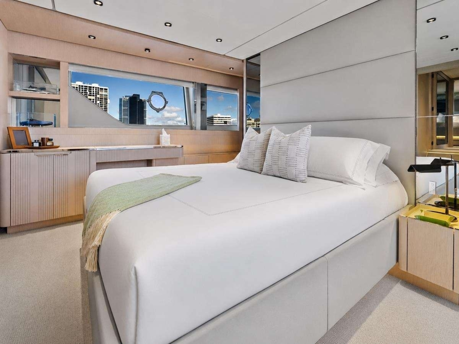 ALVEARE 78ft Ferretti Yachts Yacht For Sale