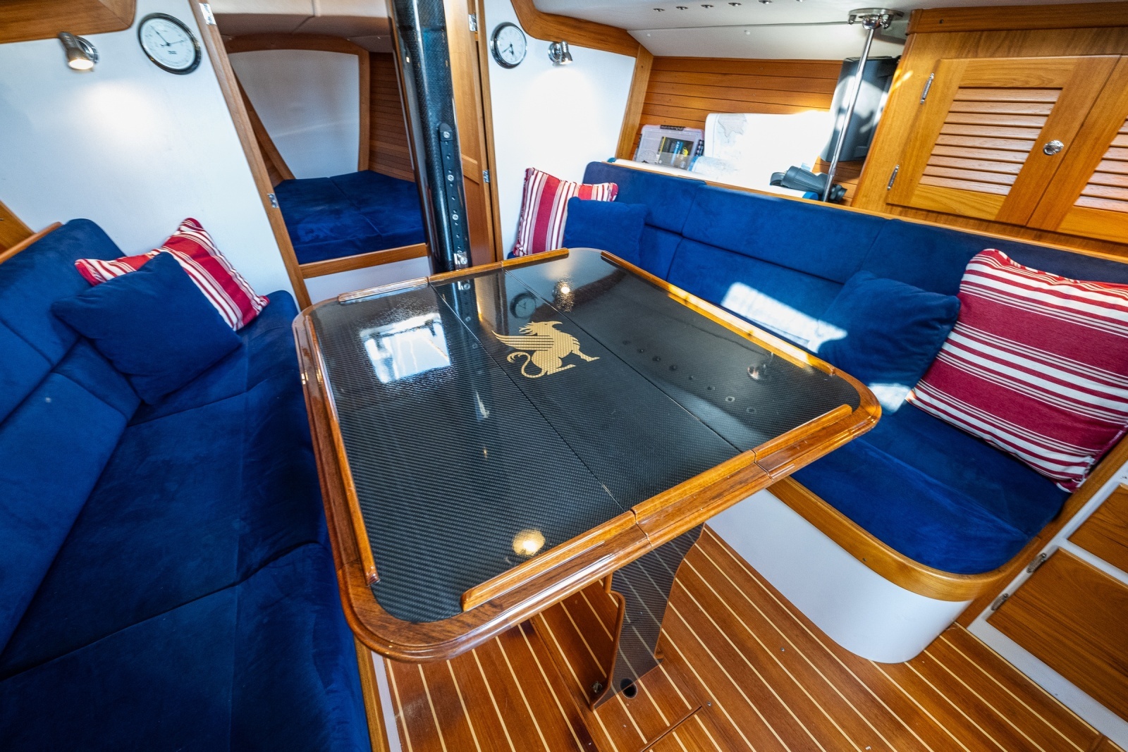 2007 J Boats 124