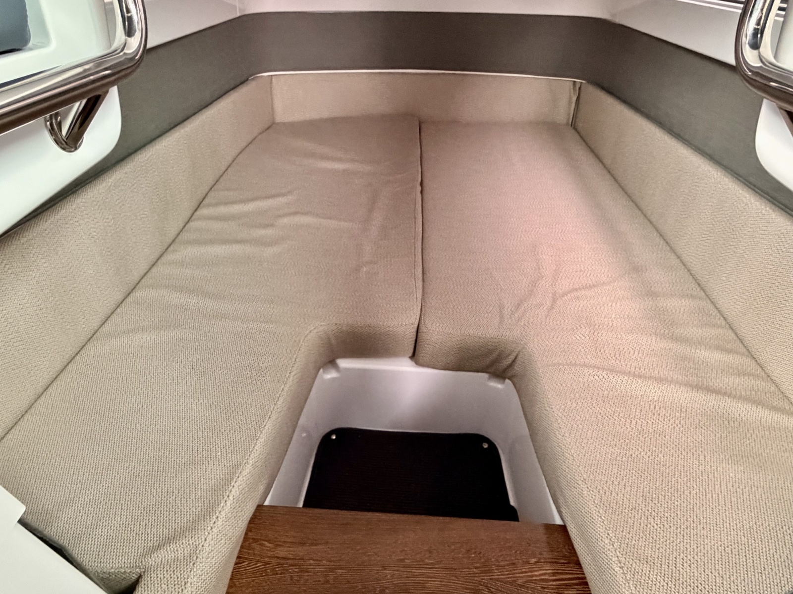 2021 Axopar 37 XC Cross Cabin