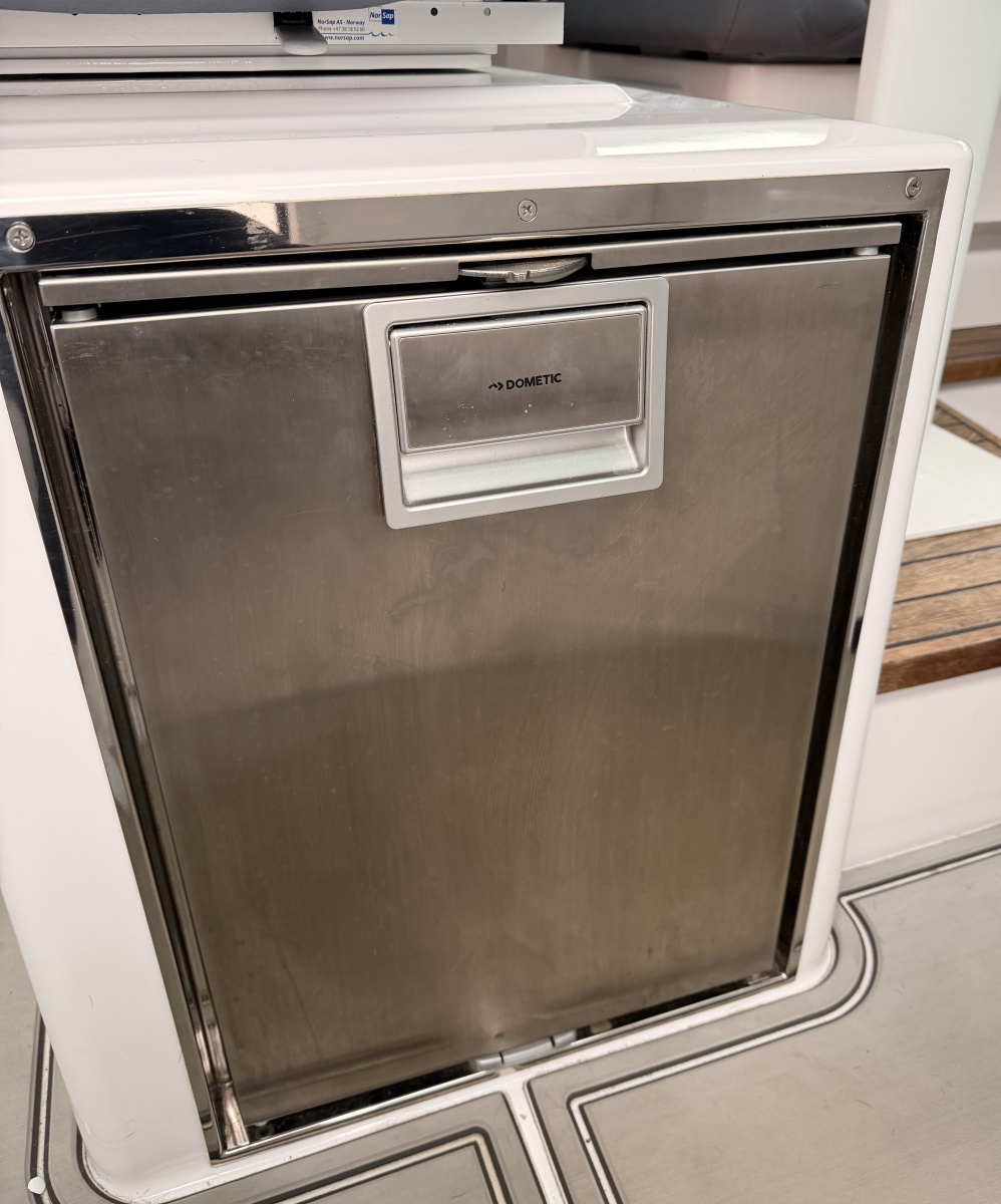 2021 Axopar 37 XC Cross Cabin