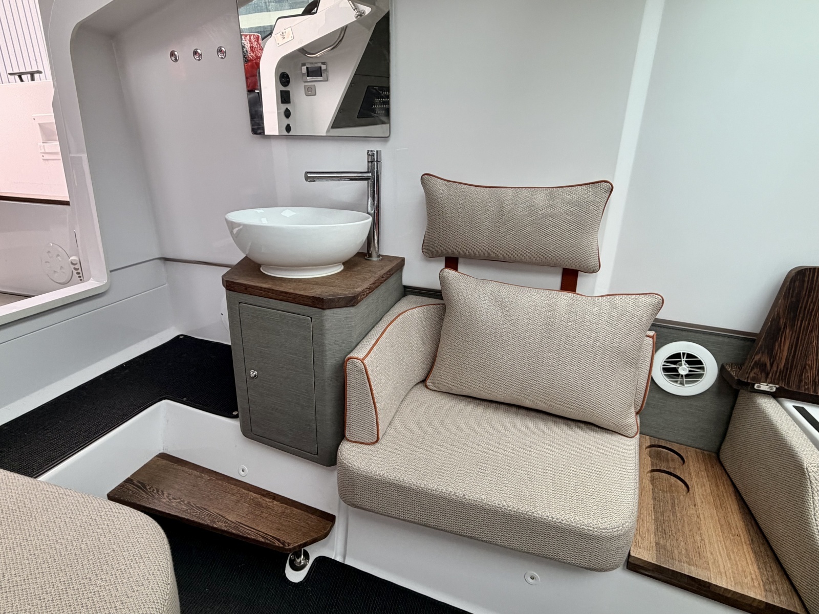 2021 Axopar 37 XC Cross Cabin