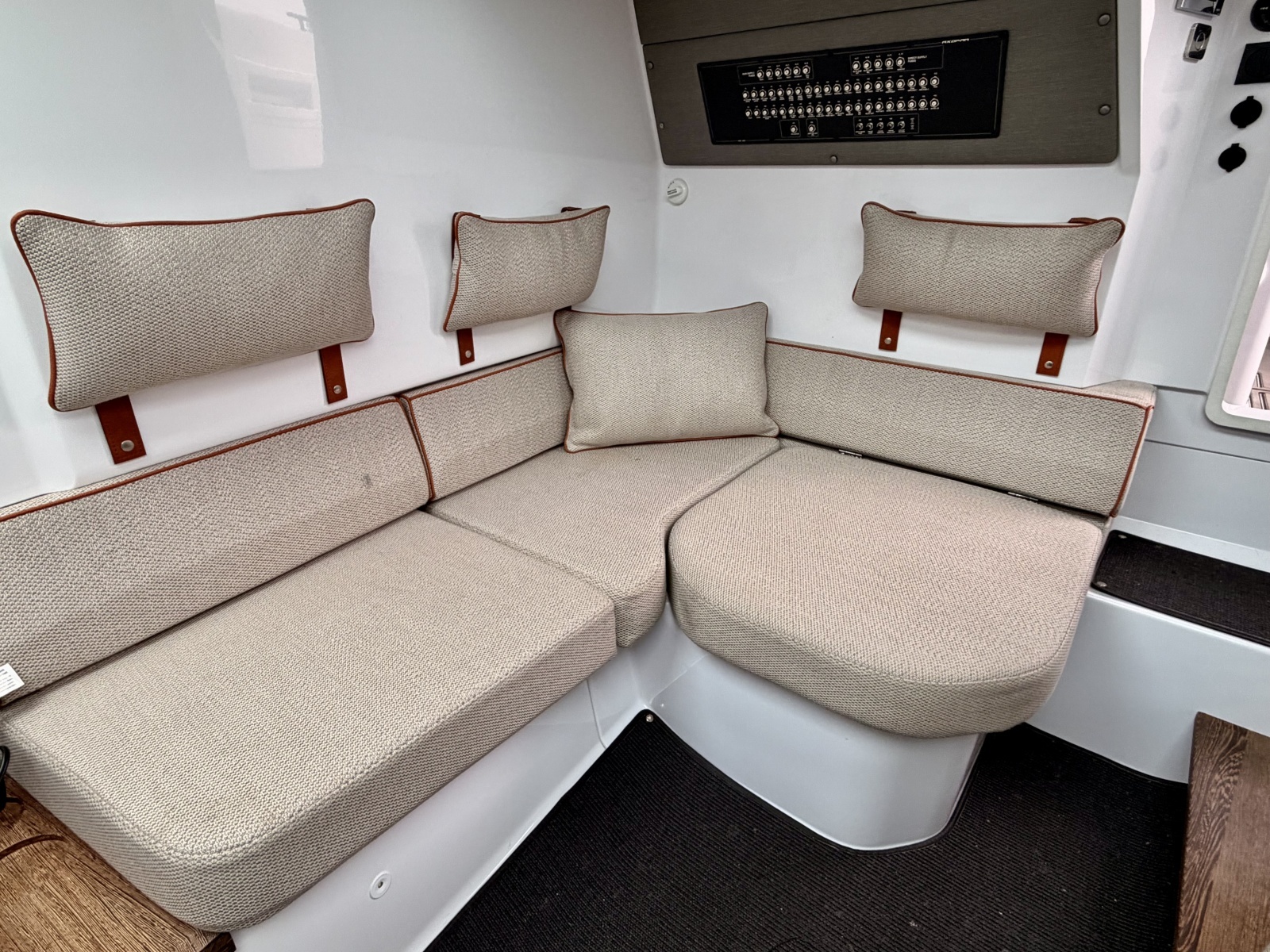 2021 Axopar 37 XC Cross Cabin