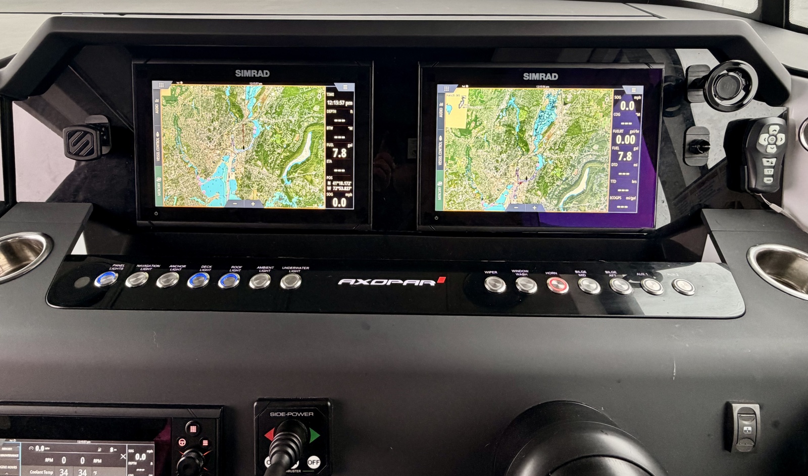 2021 Axopar 37 XC Cross Cabin