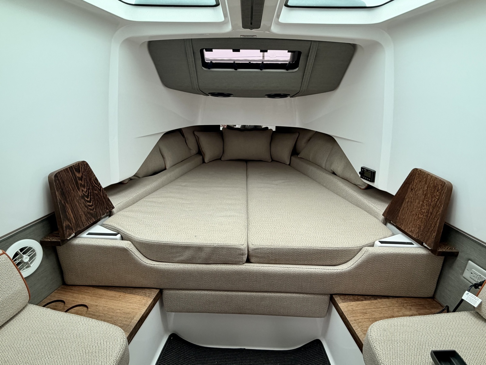 2021 Axopar 37 XC Cross Cabin