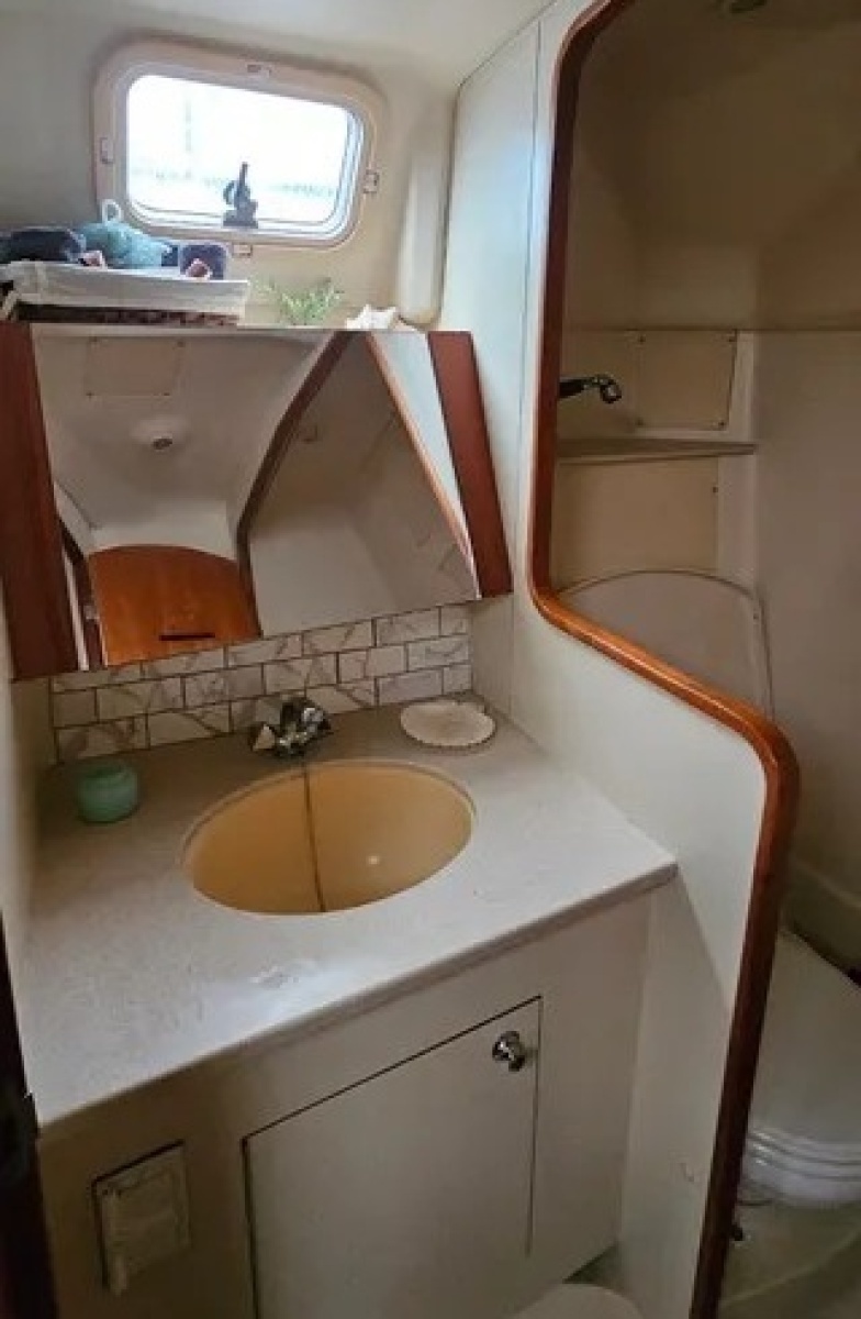 Teak Keel Ah 43ft Hunter Yacht For Sale