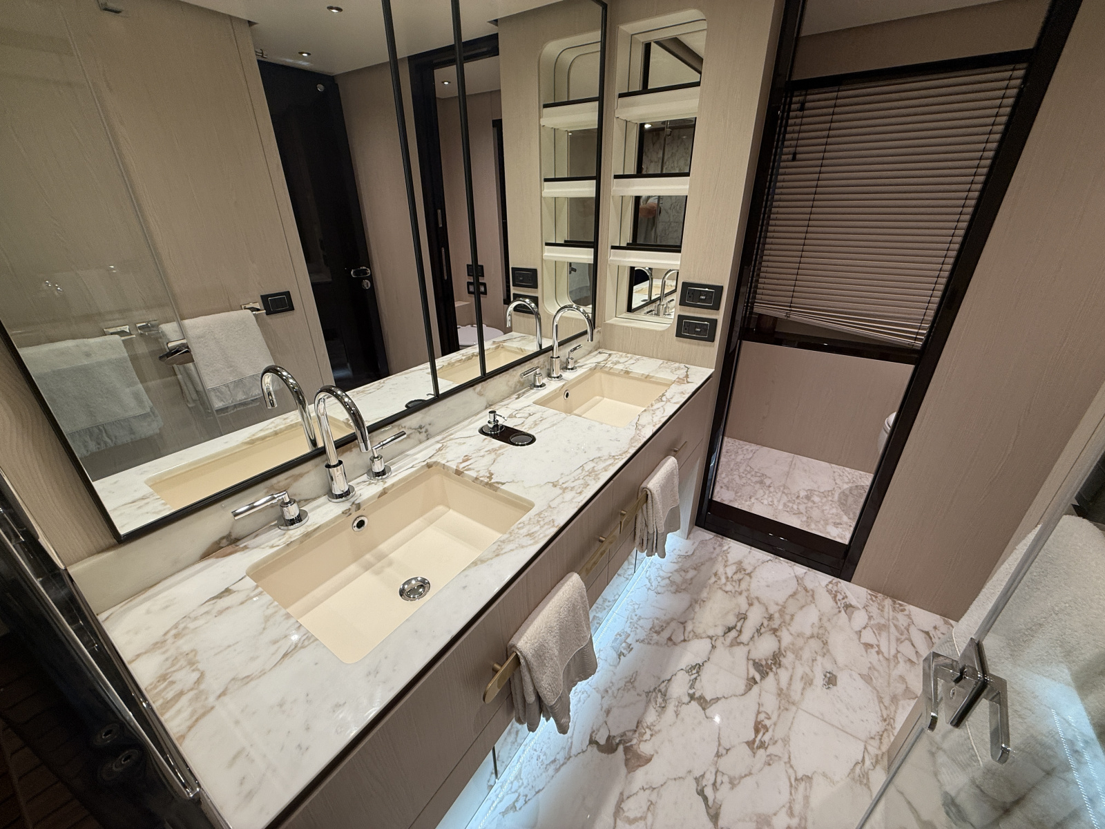 87' 2022 Azimut GRANDE 25M