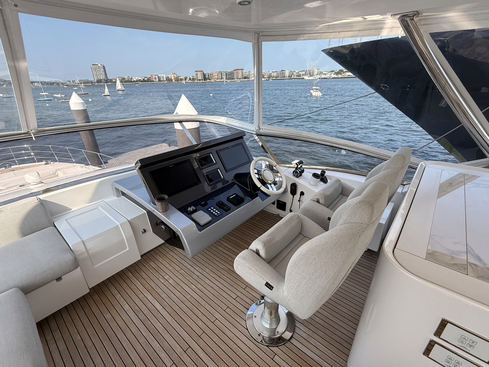 87' 2022 Azimut GRANDE 25M