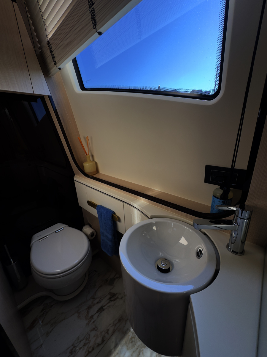 87' 2022 Azimut GRANDE 25M