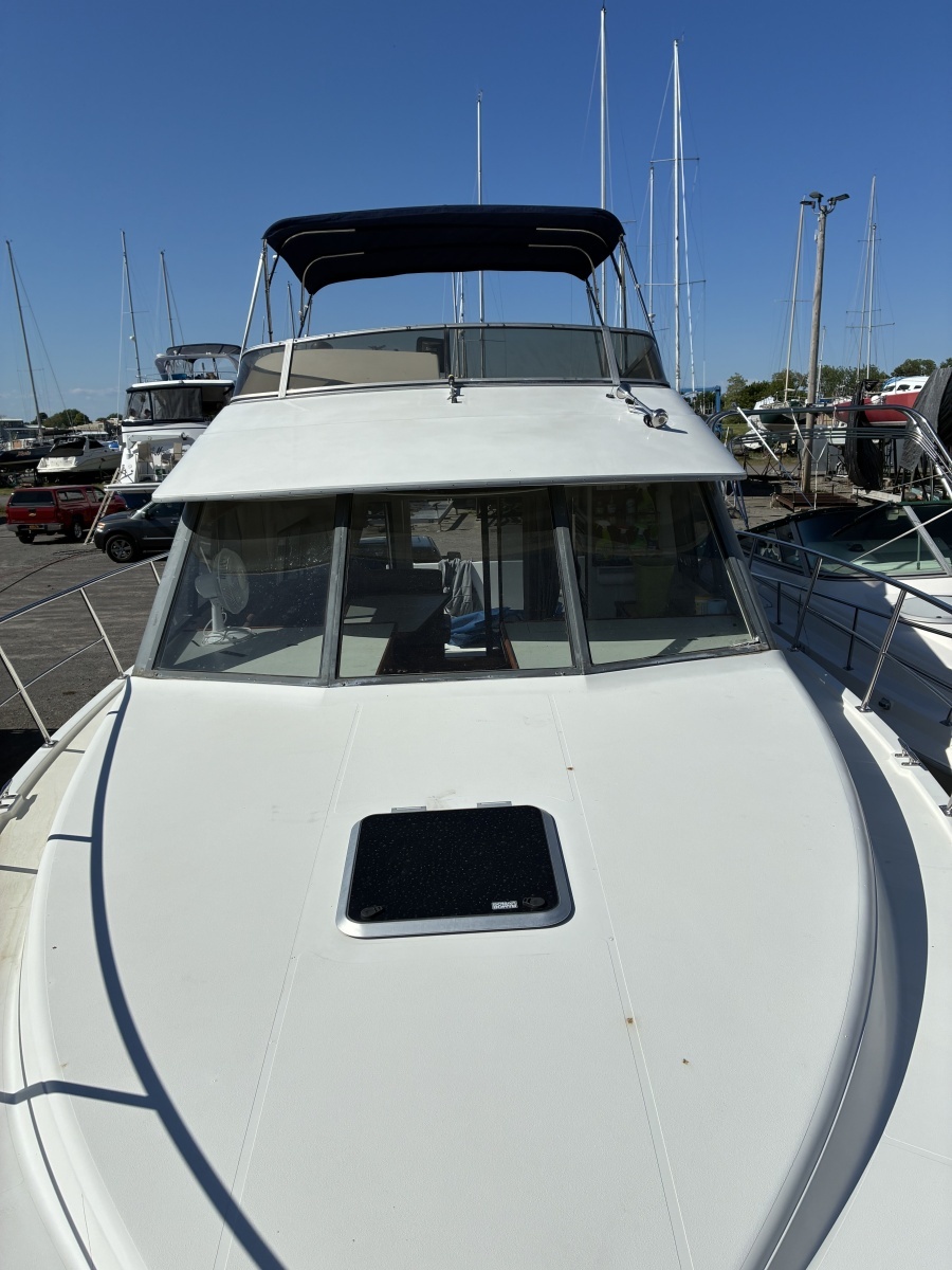 1995 Carver 370 Voyager
