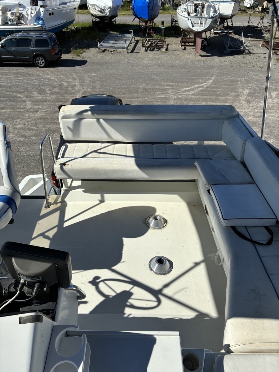 1995 Carver 370 Voyager