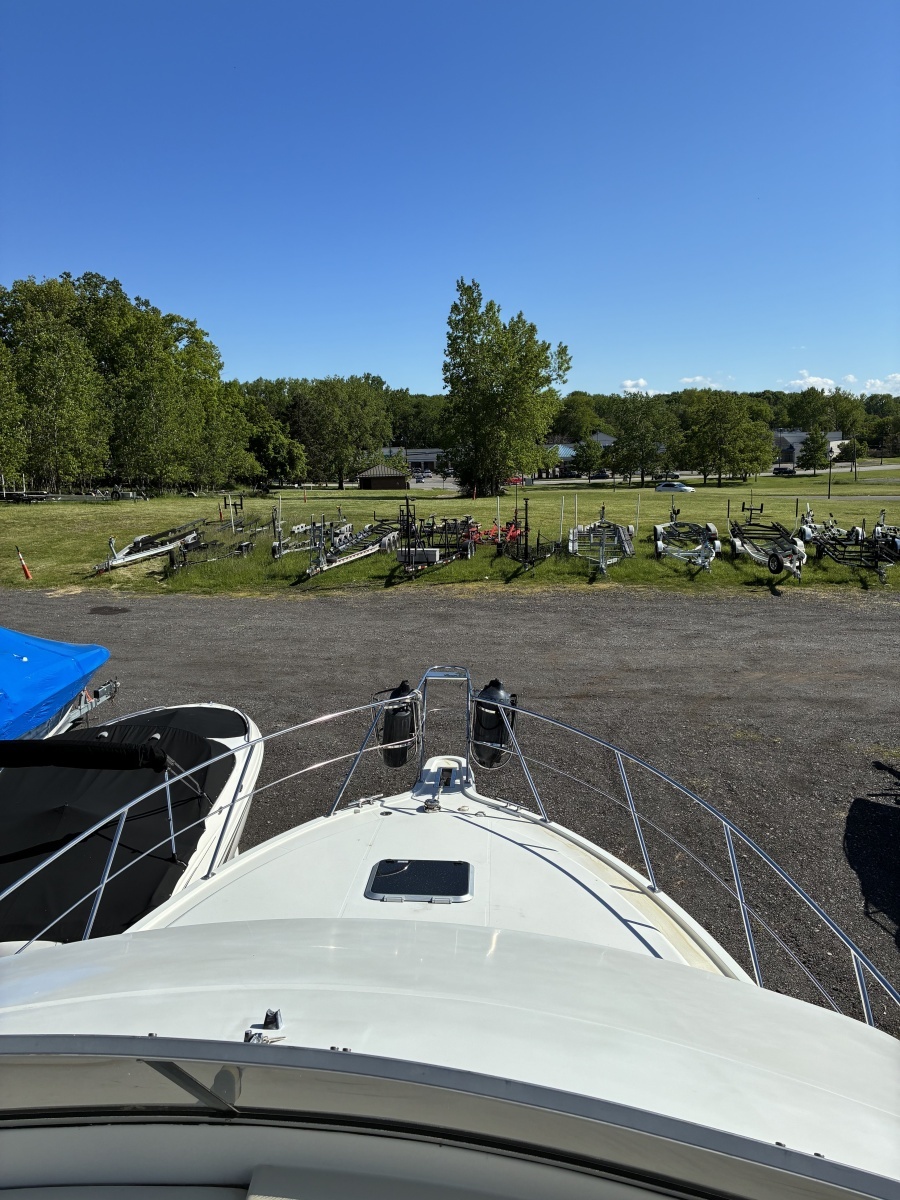 1995 Carver 370 Voyager