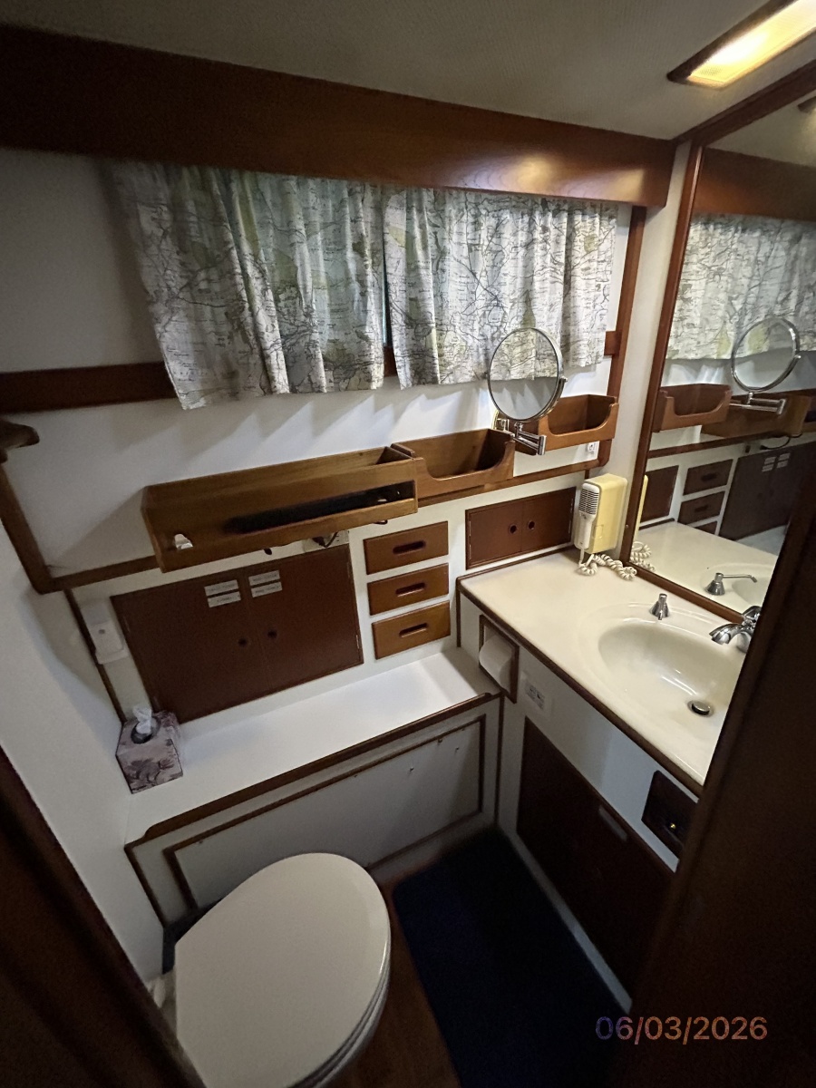 46' Grand Banks master stateroom head