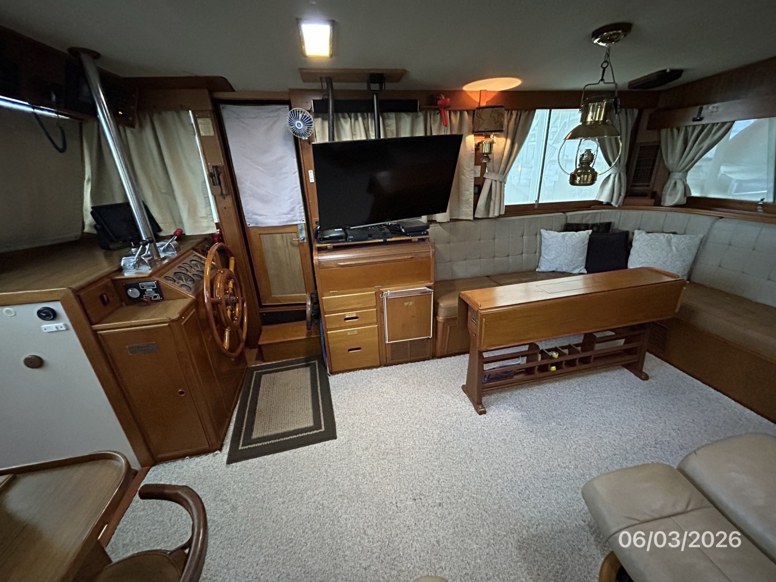 46' Grand Banks salon starboard