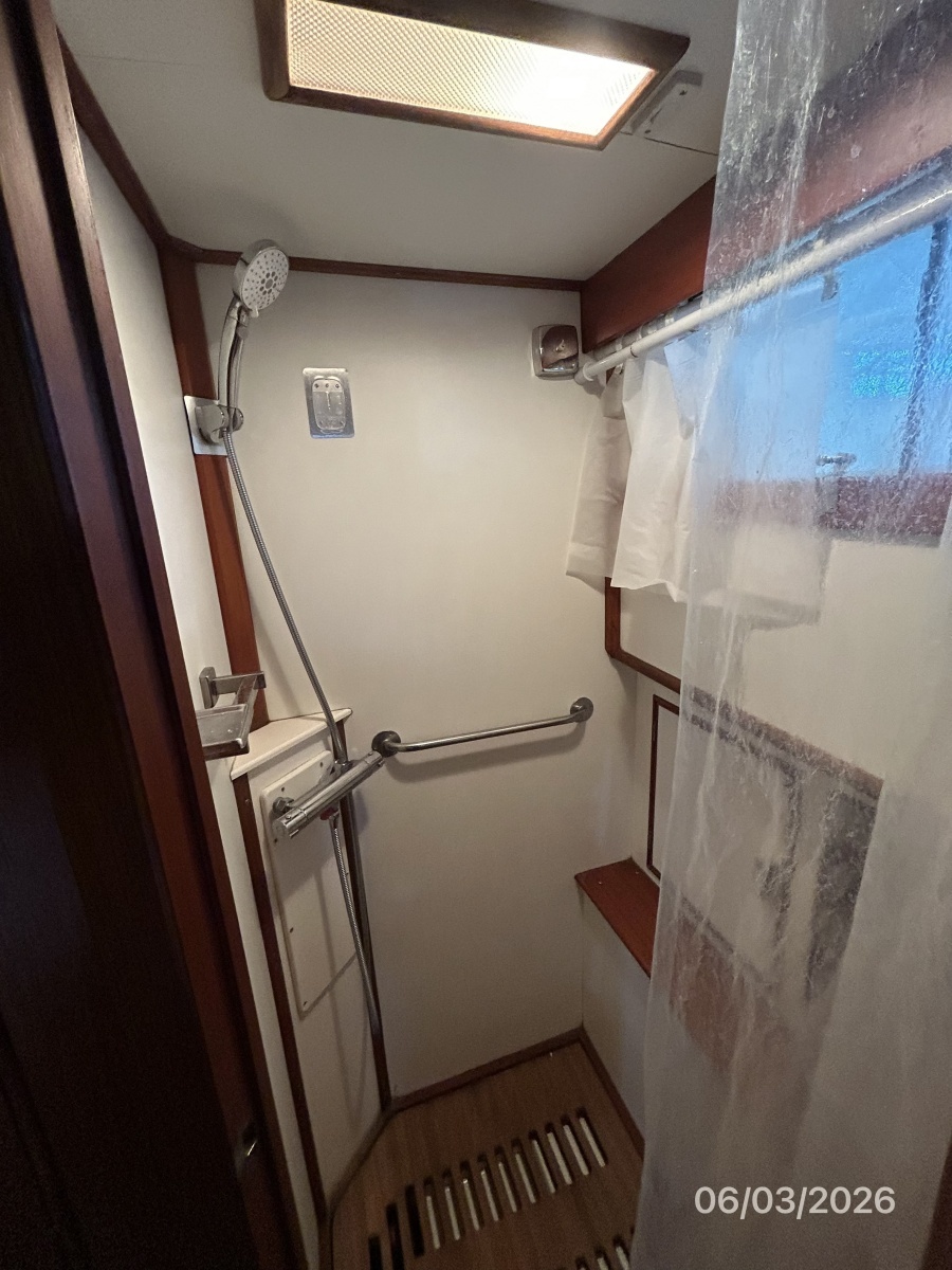 46' Grand Bank master stateroom shower