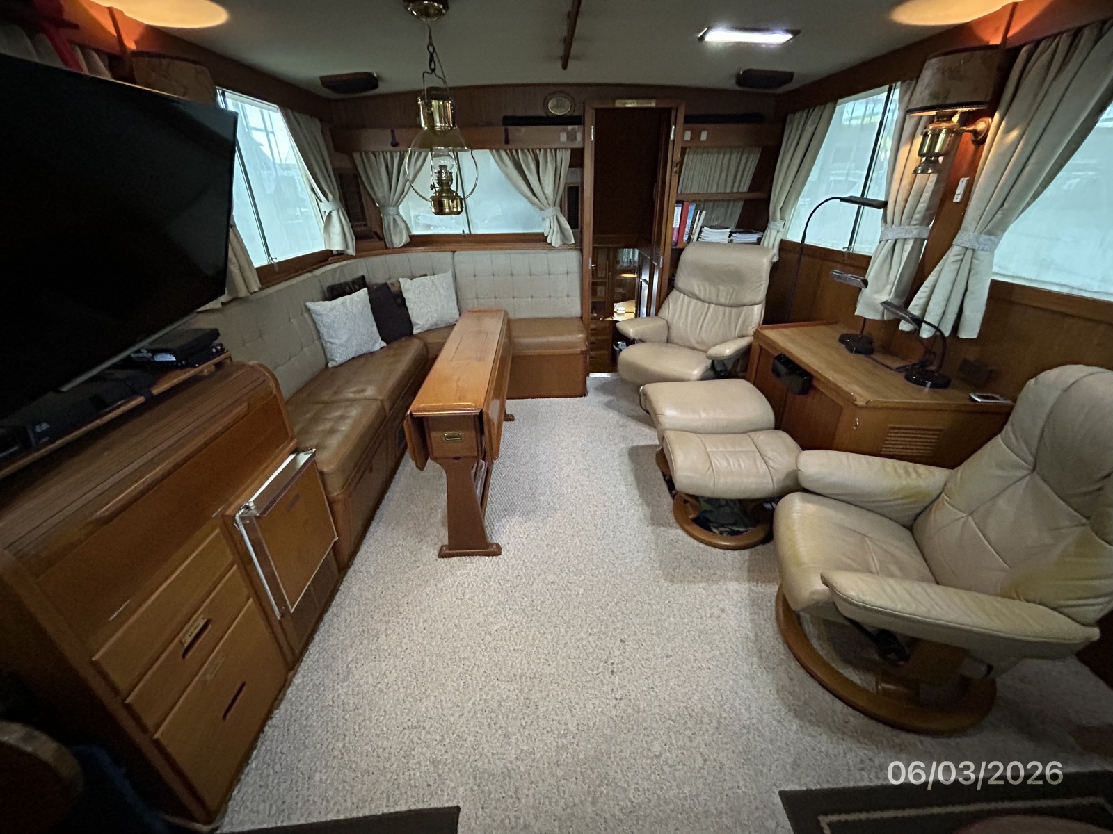 46' Grand Banks salon aft