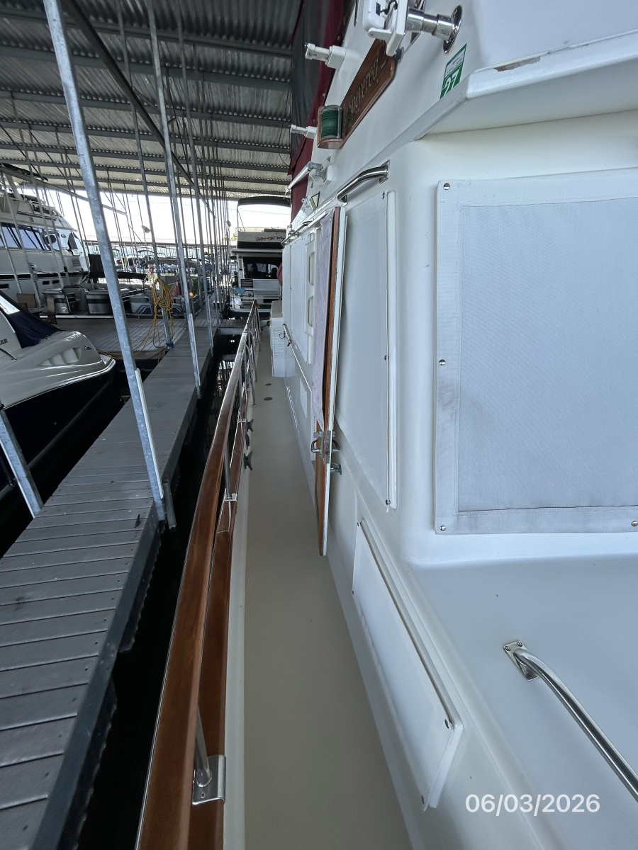 46' Grand Banks starboard side deck1