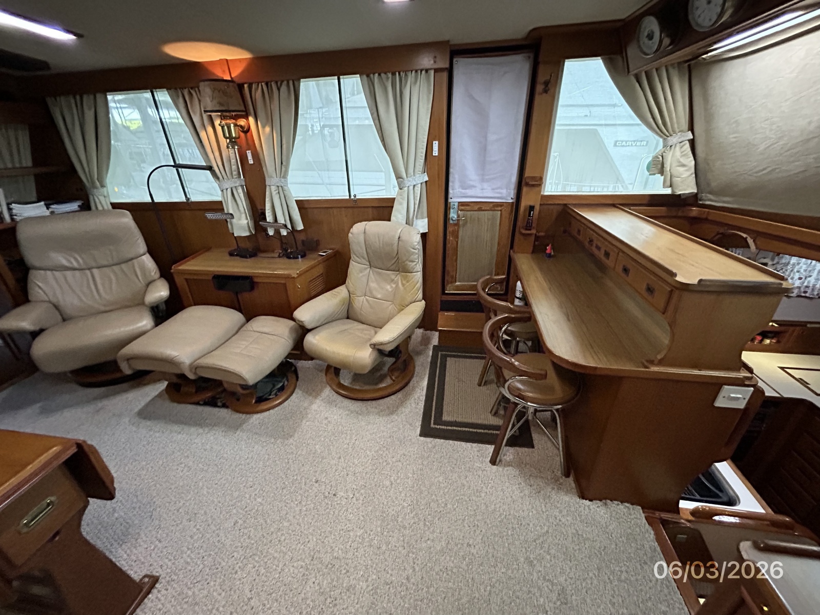 46' Grand Banks salon port