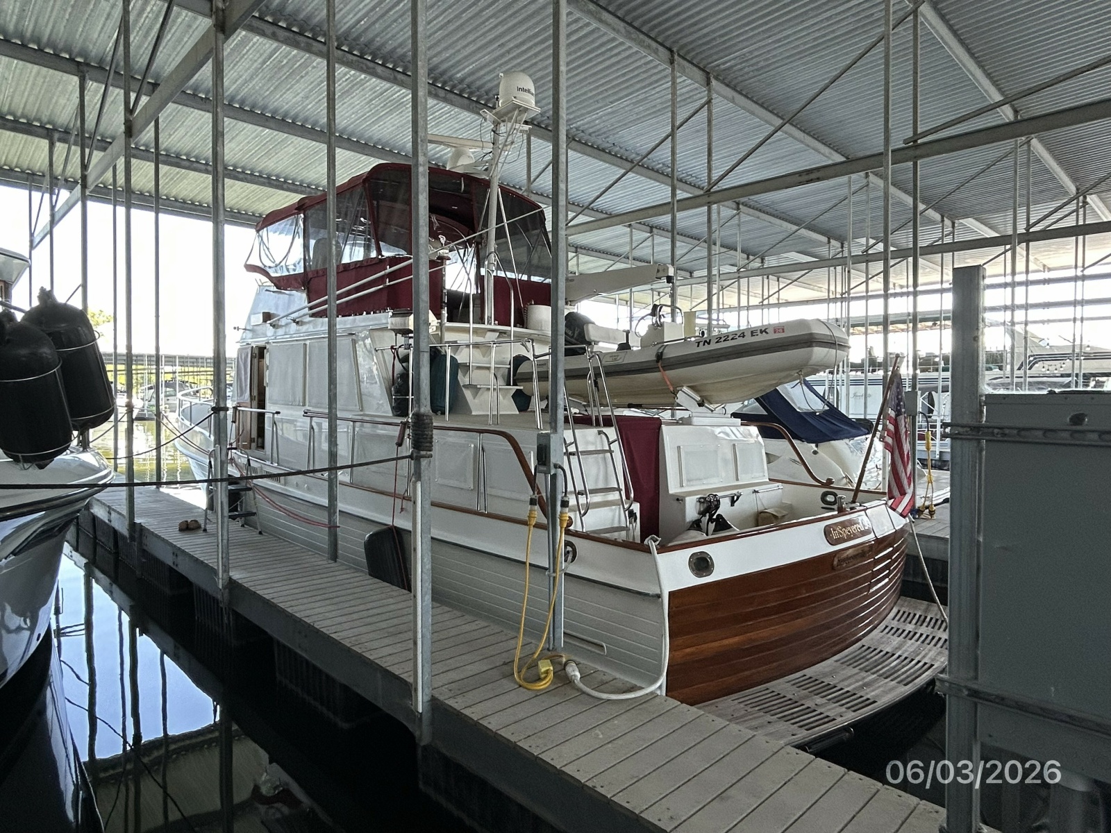 46' Grand Banks port aft profile2