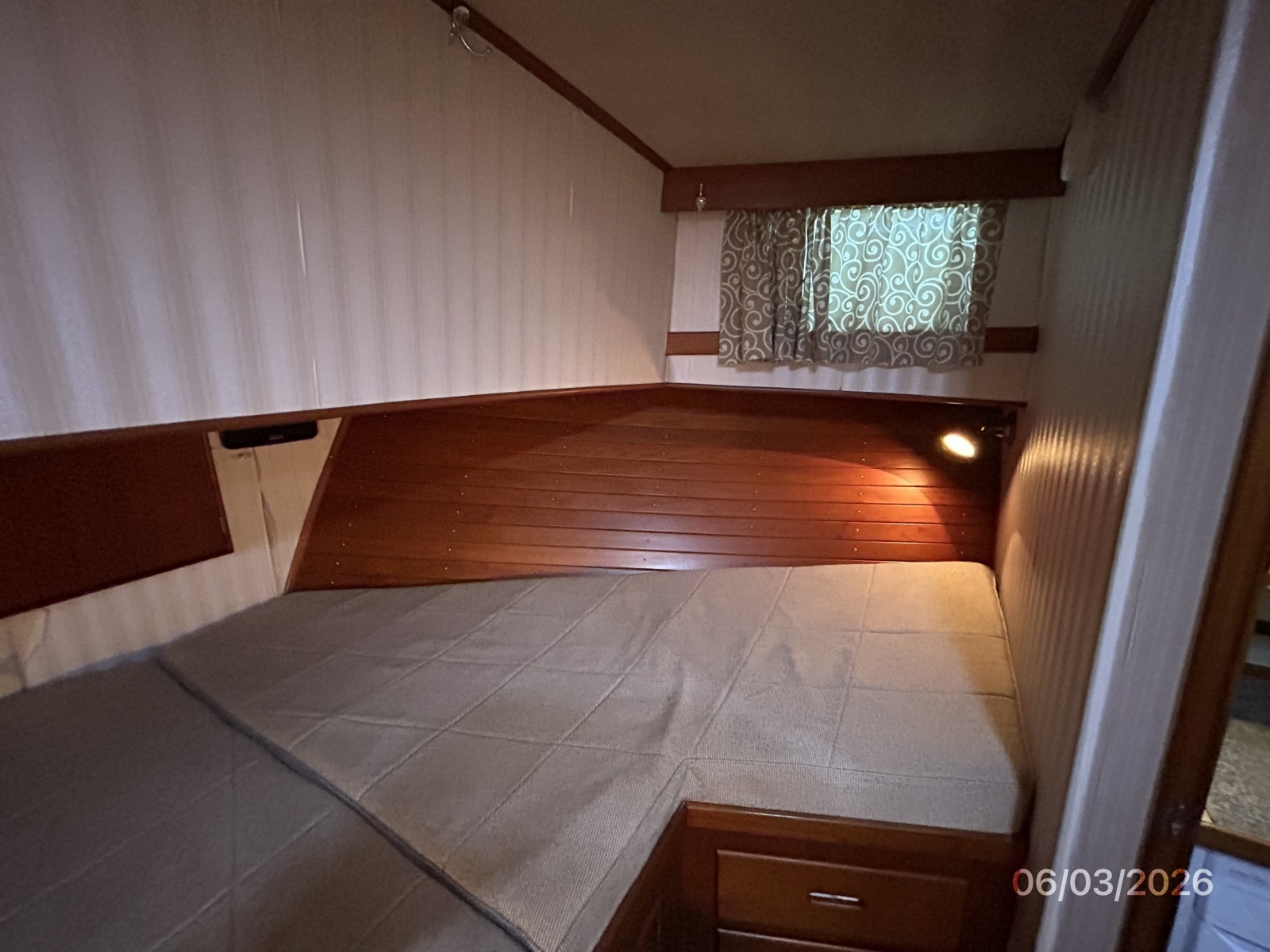 46' Grand Banks guest stateroom starboard
