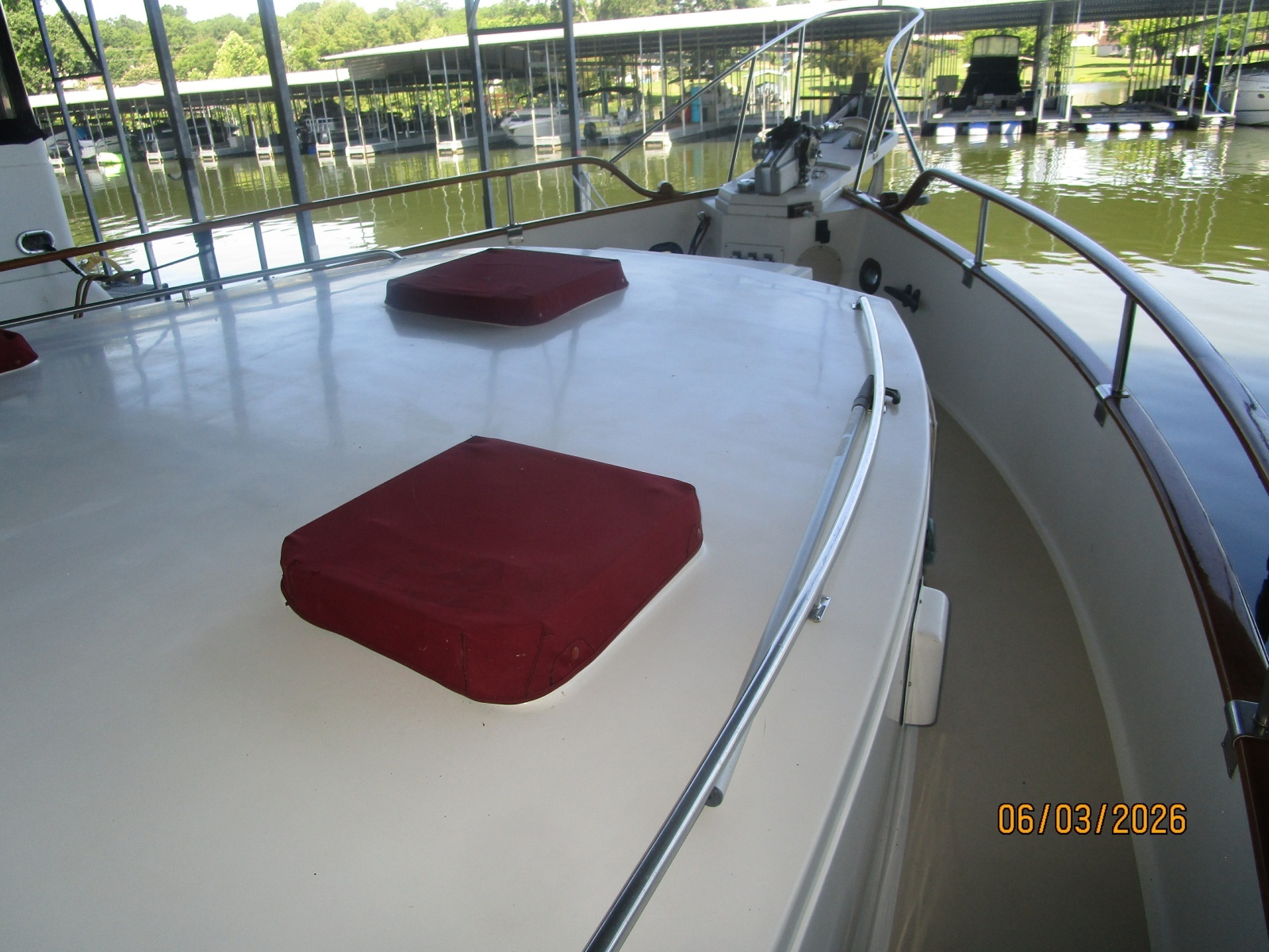46' Grand Banks foredeck2