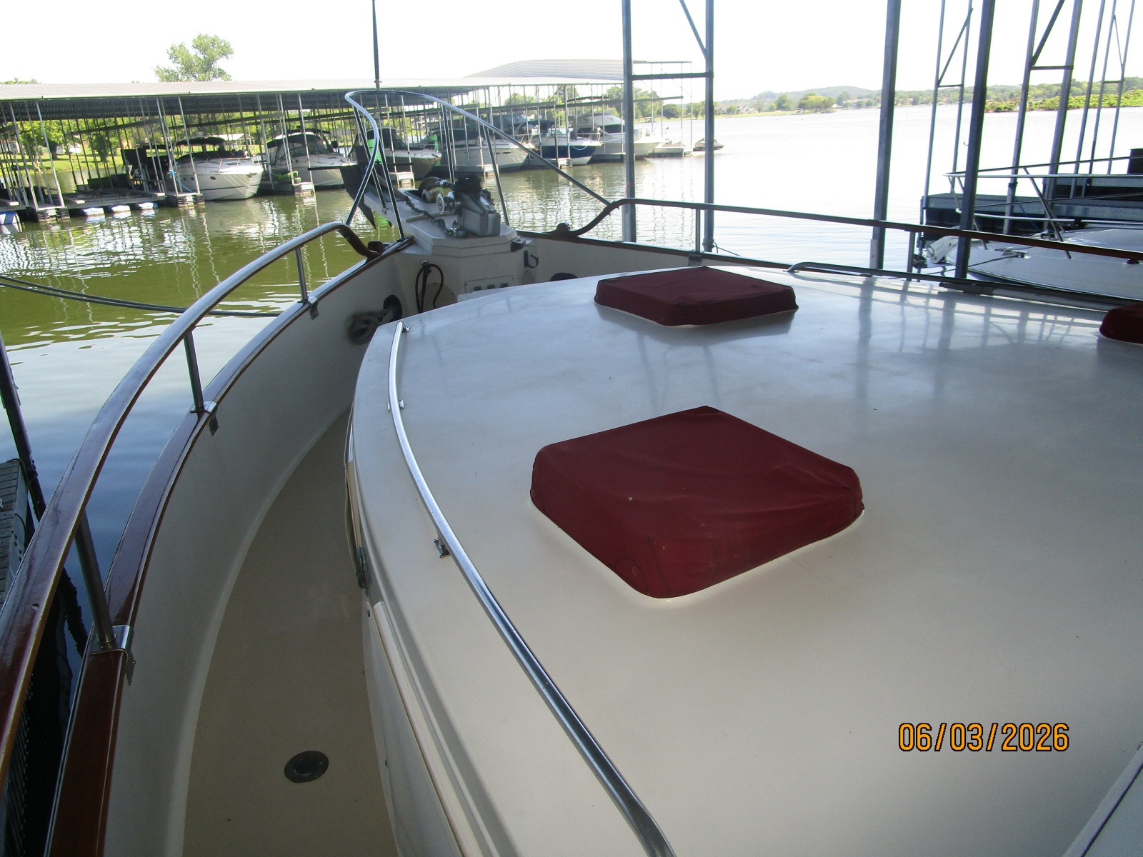 46' Grand Bank foredeck1