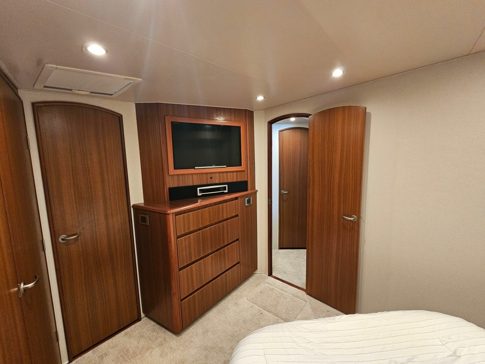 2010 Viking 64' Sportfish Convertible