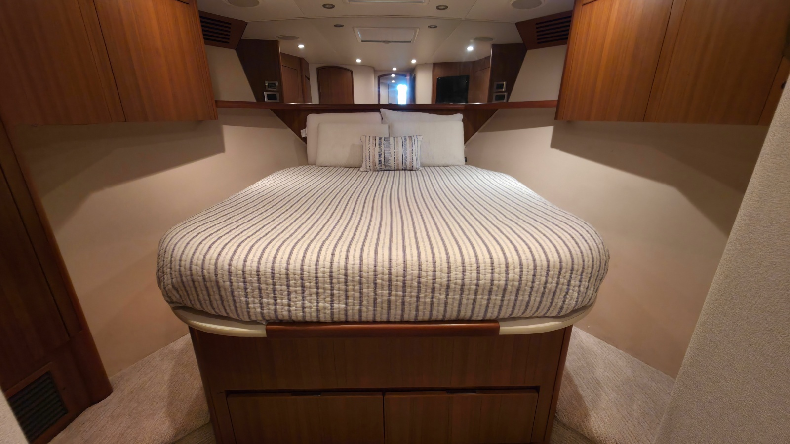 2010 Viking 64' Sportfish Convertible