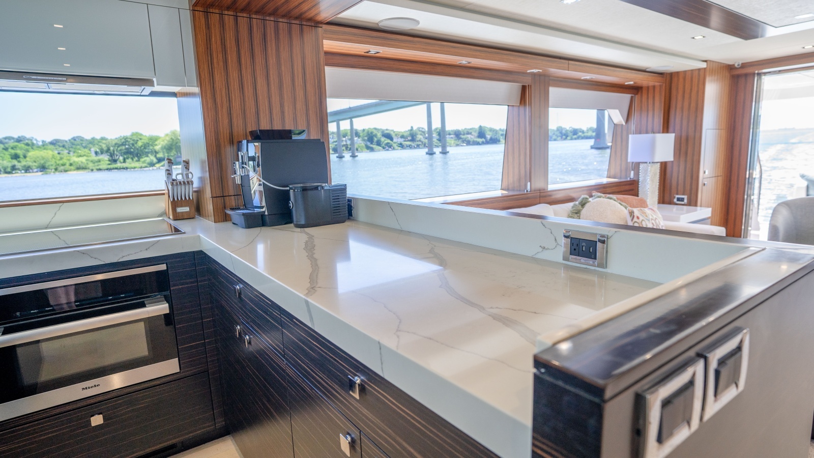 2021 Hatteras M75 Panacera