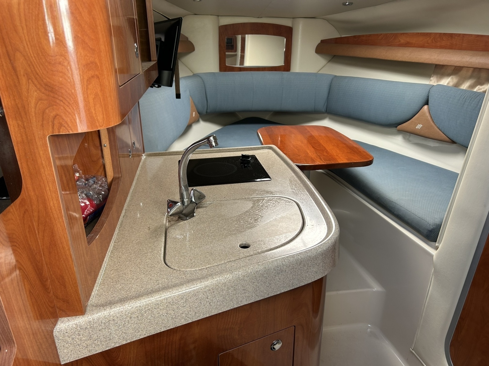 28ft Four Winns Yacht For Sale