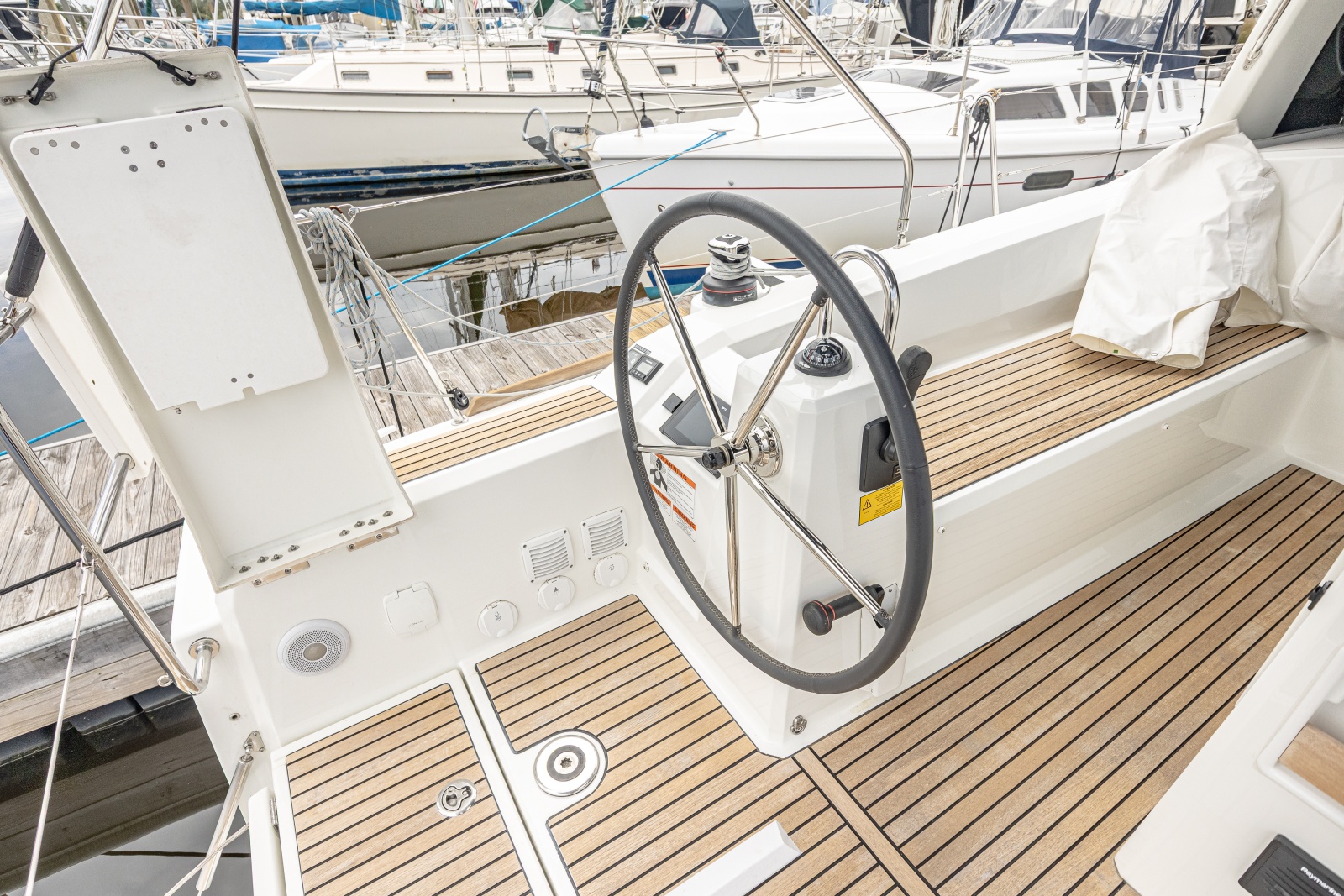 2023 Beneteau 38.1