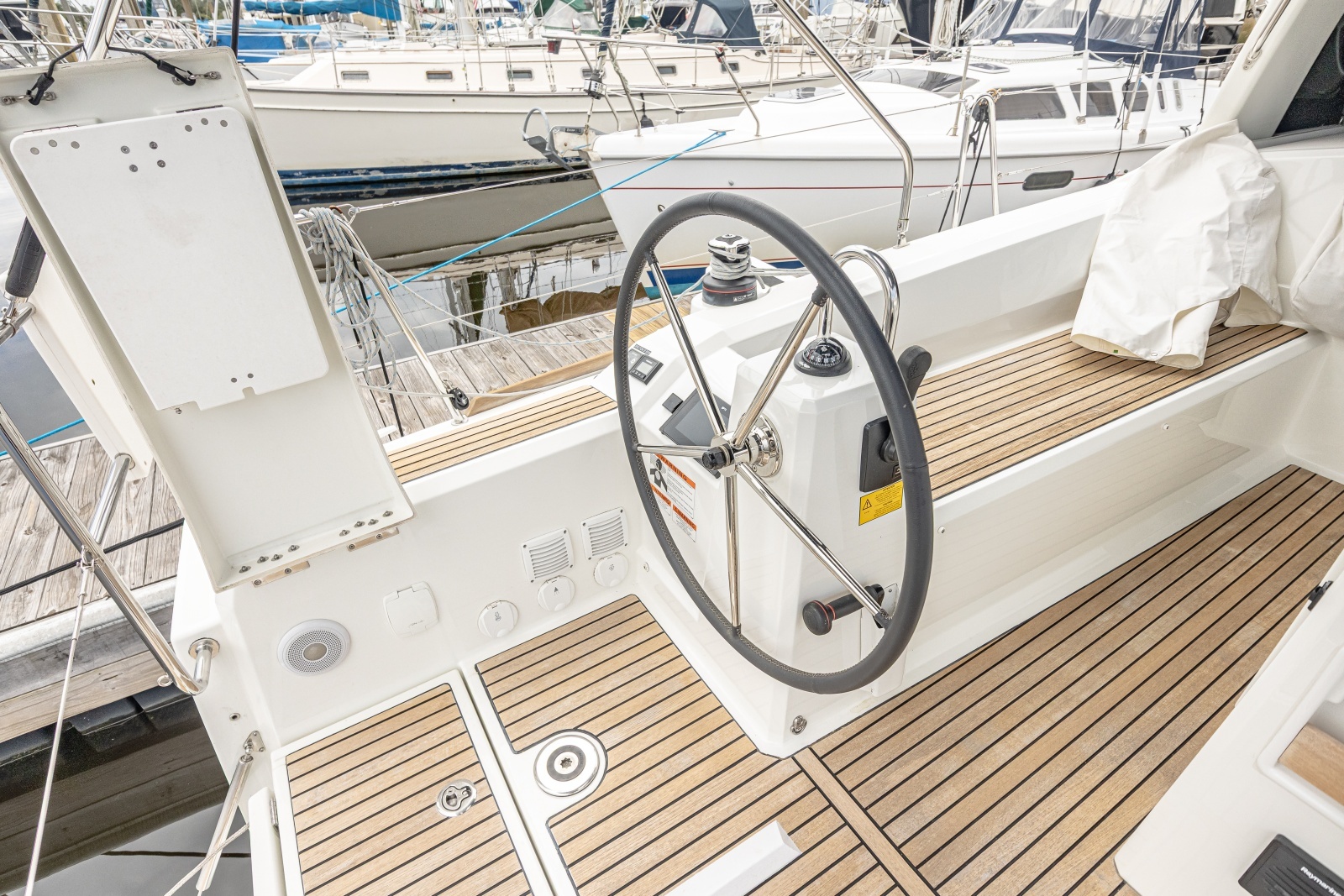 2023 Beneteau 38.1