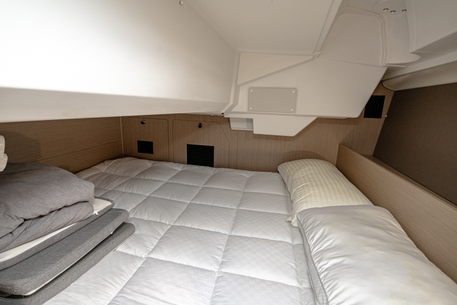 2023 Beneteau 38.1