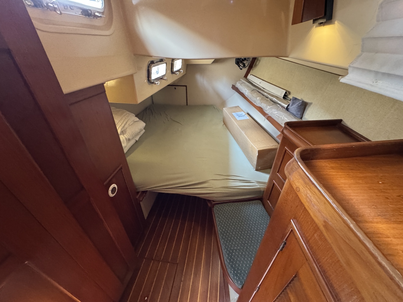 1992 Island Packet 44
