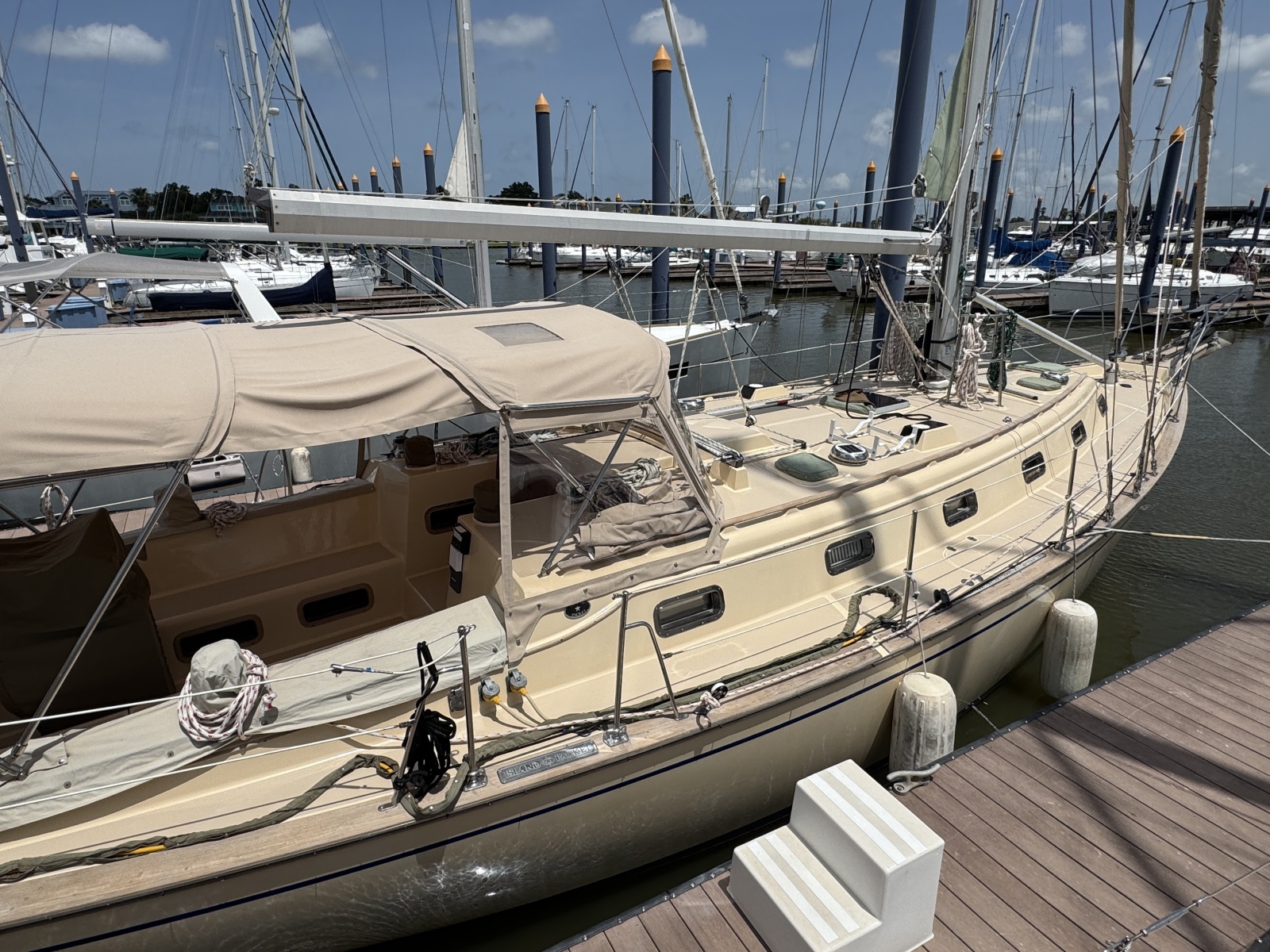 Pelicano Yacht Photos Pics 