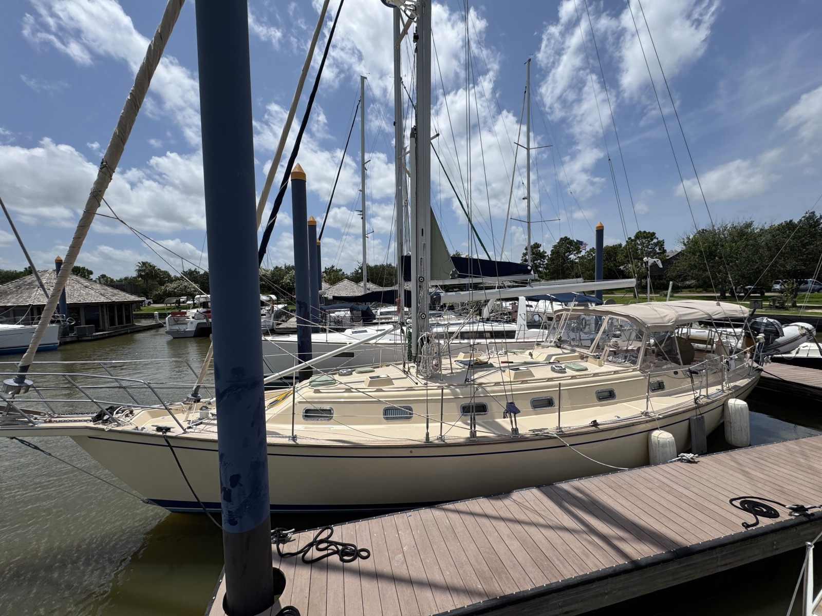 Pelicano Yacht Photos Pics 