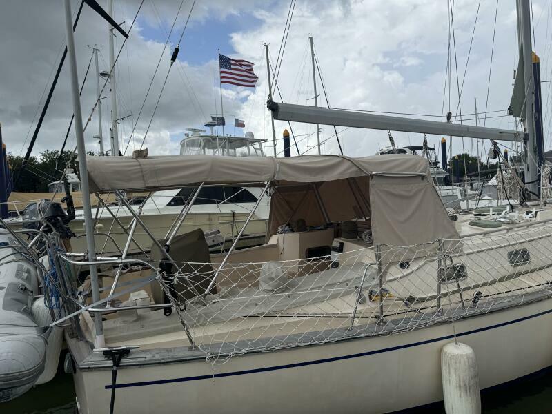 1992 Island Packet 44