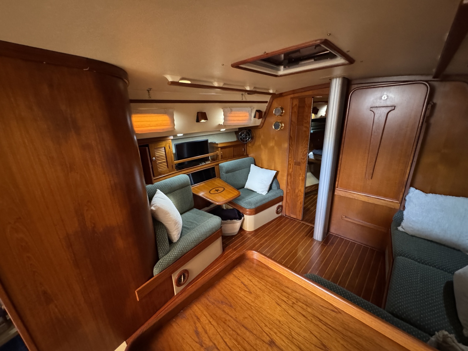 Pelicano Yacht Photos Pics 