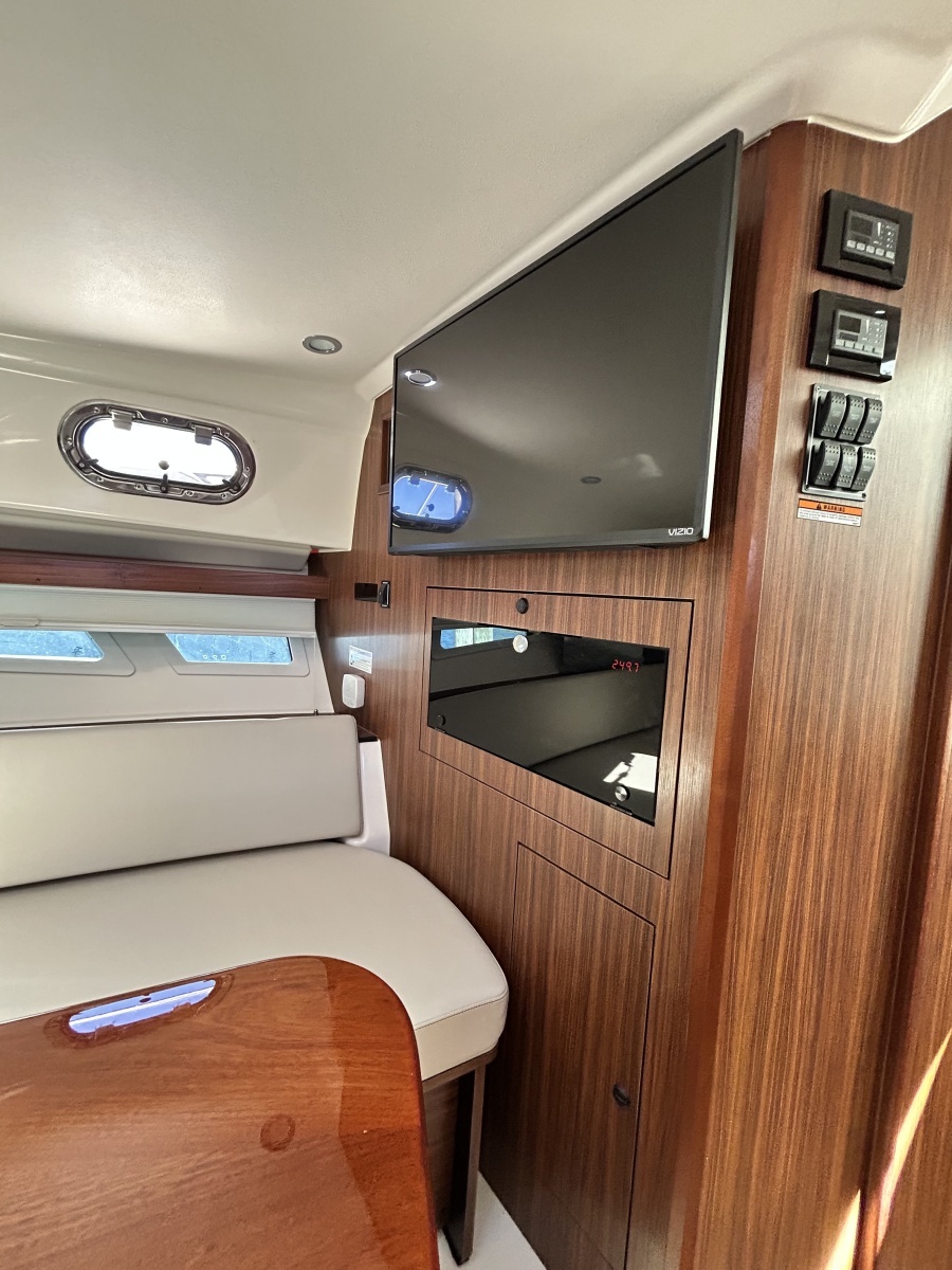 35ft Pursuit Yacht For Sale