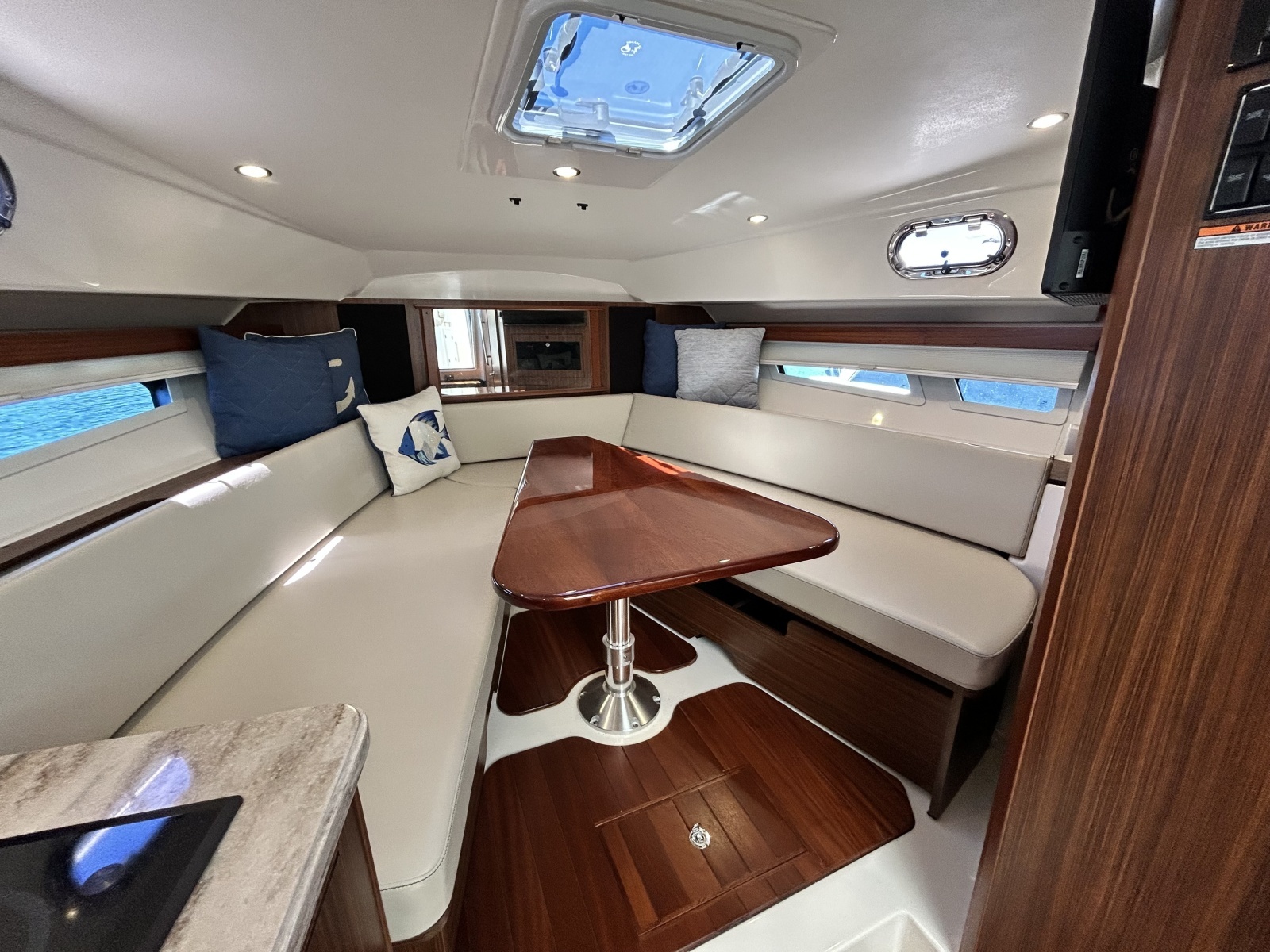 35ft Pursuit Yacht For Sale